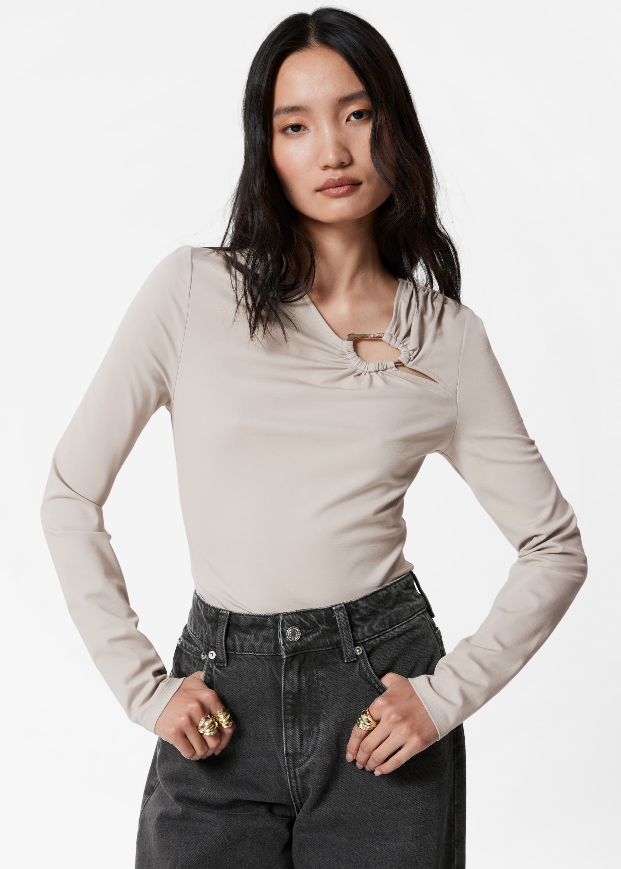 Visa större bild: Rynkad topp med spänne - Beige - DAM | H&M SE 1