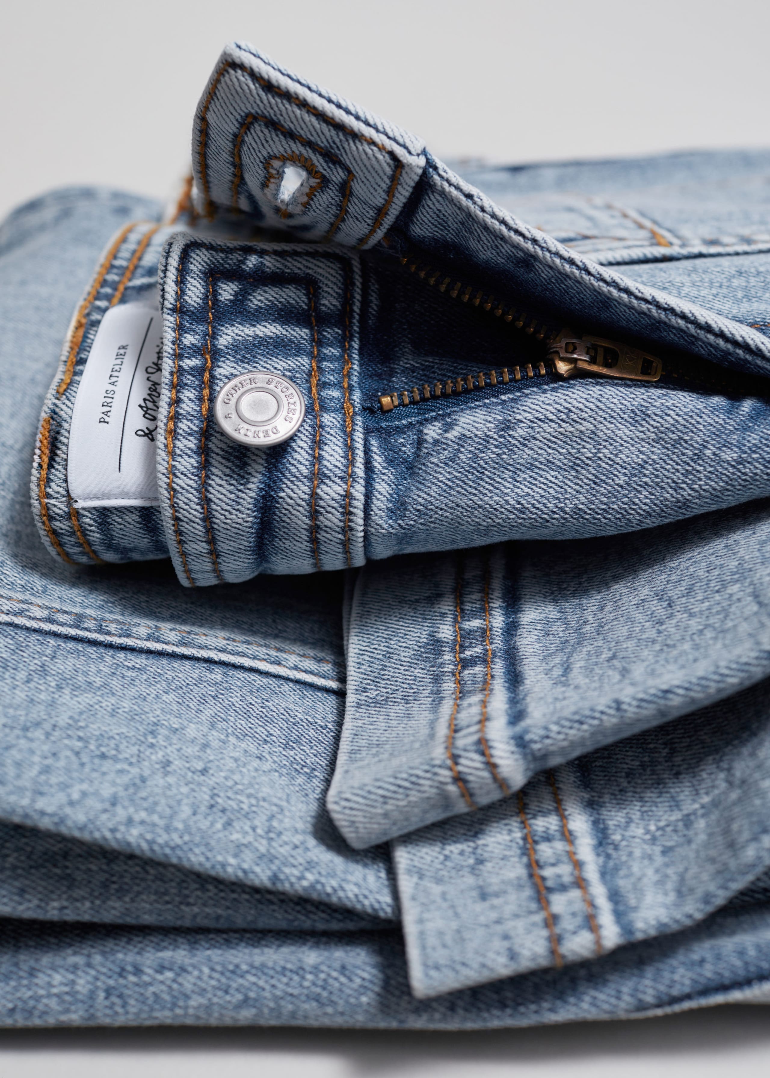 Flared Patch-Pocket Jeans - {{variantName}} - Descriptive Detail