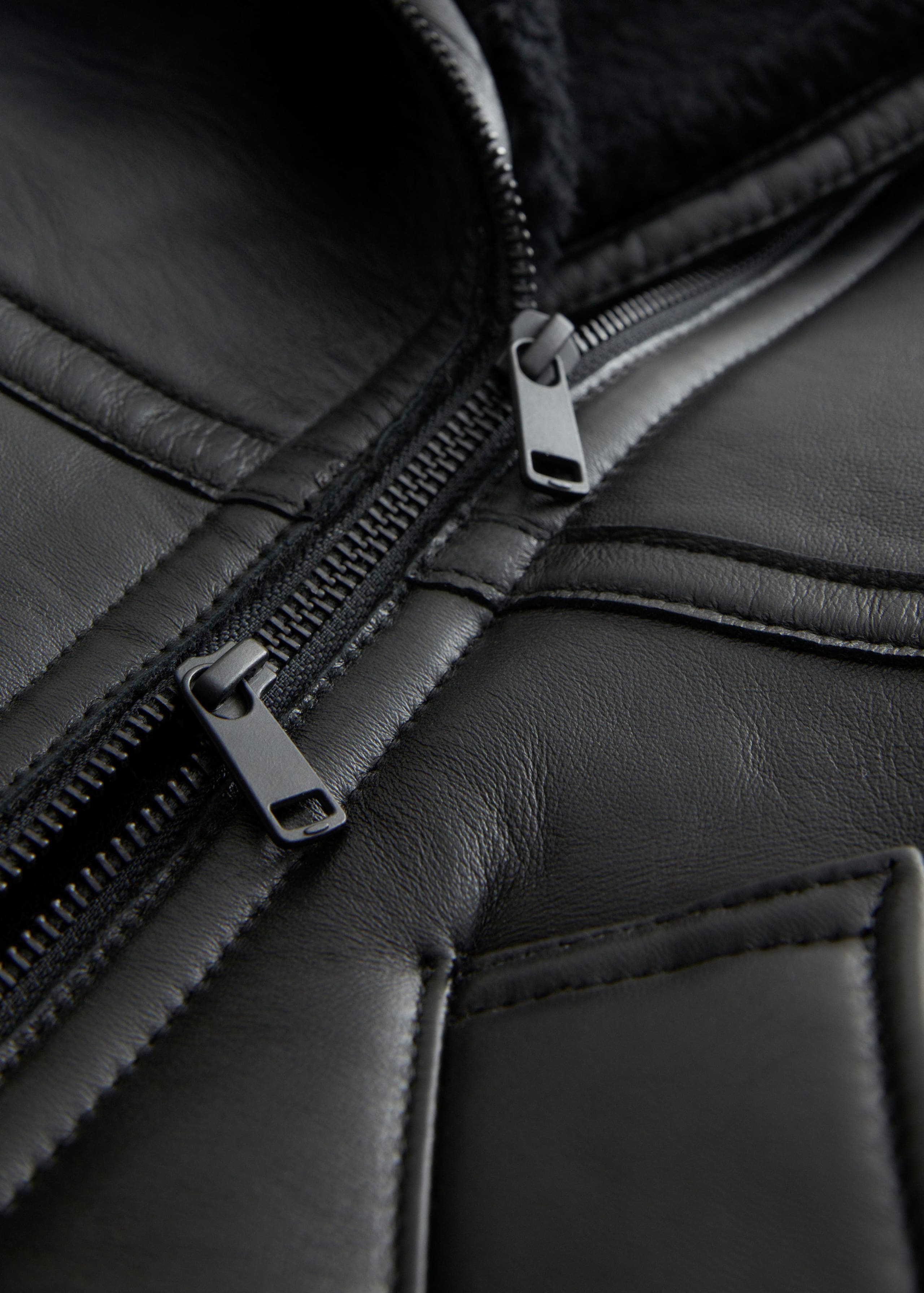 Oversized Leather Shearling Jacket - {{variantName}} - Descriptive Detail
