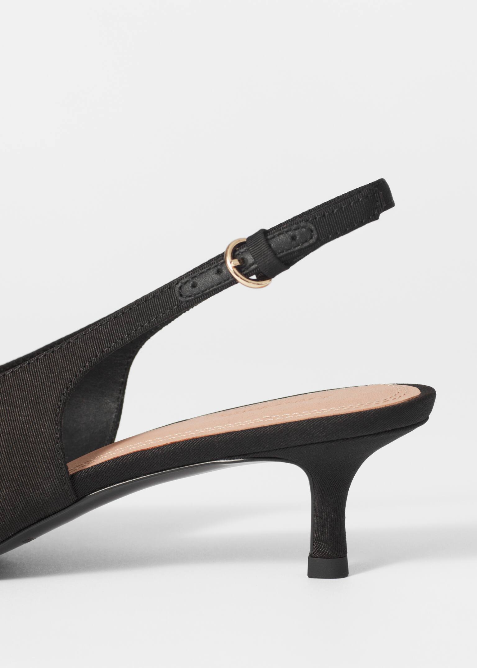 Pantofi clasici din satin - Fustă mini - 3