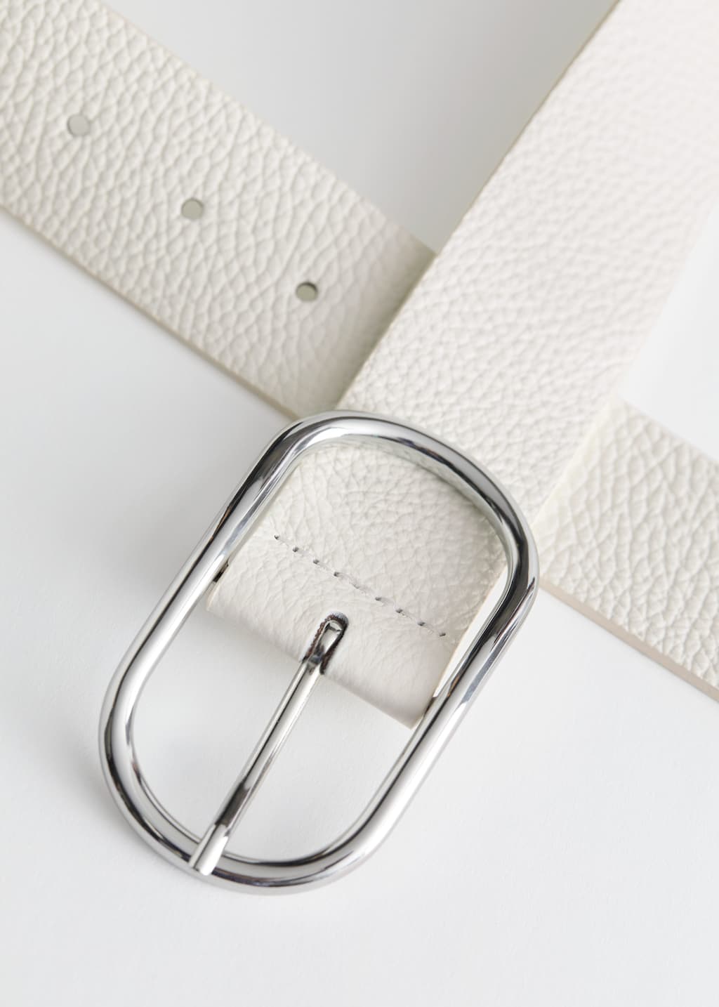 Oval Buckled Leather Belt - {{variantName}} - Descriptive Detail
