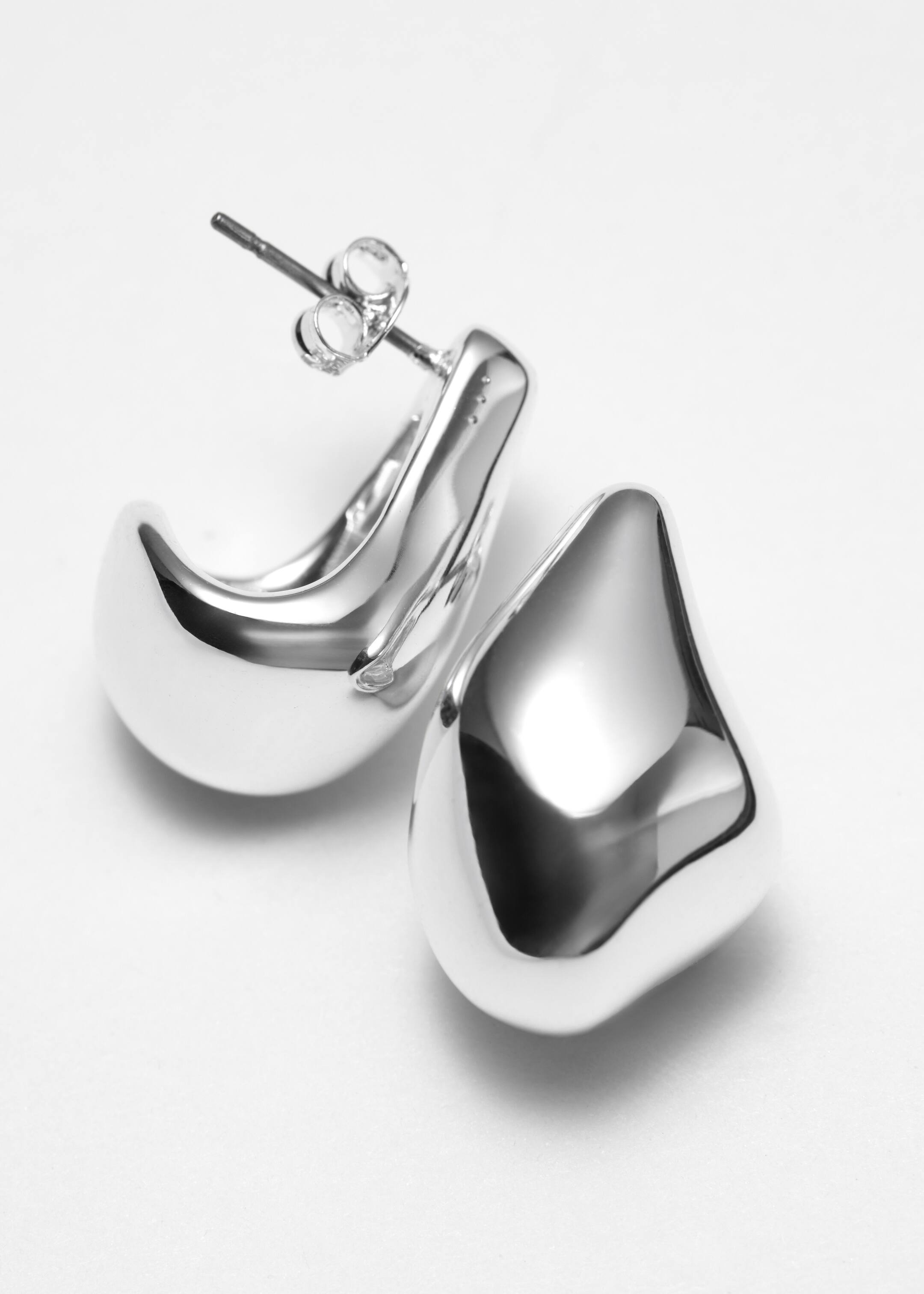 Ver imagen más grande: Pendientes esculpidos con forma de guijarros - Plata - MUJER | H&M ES 2