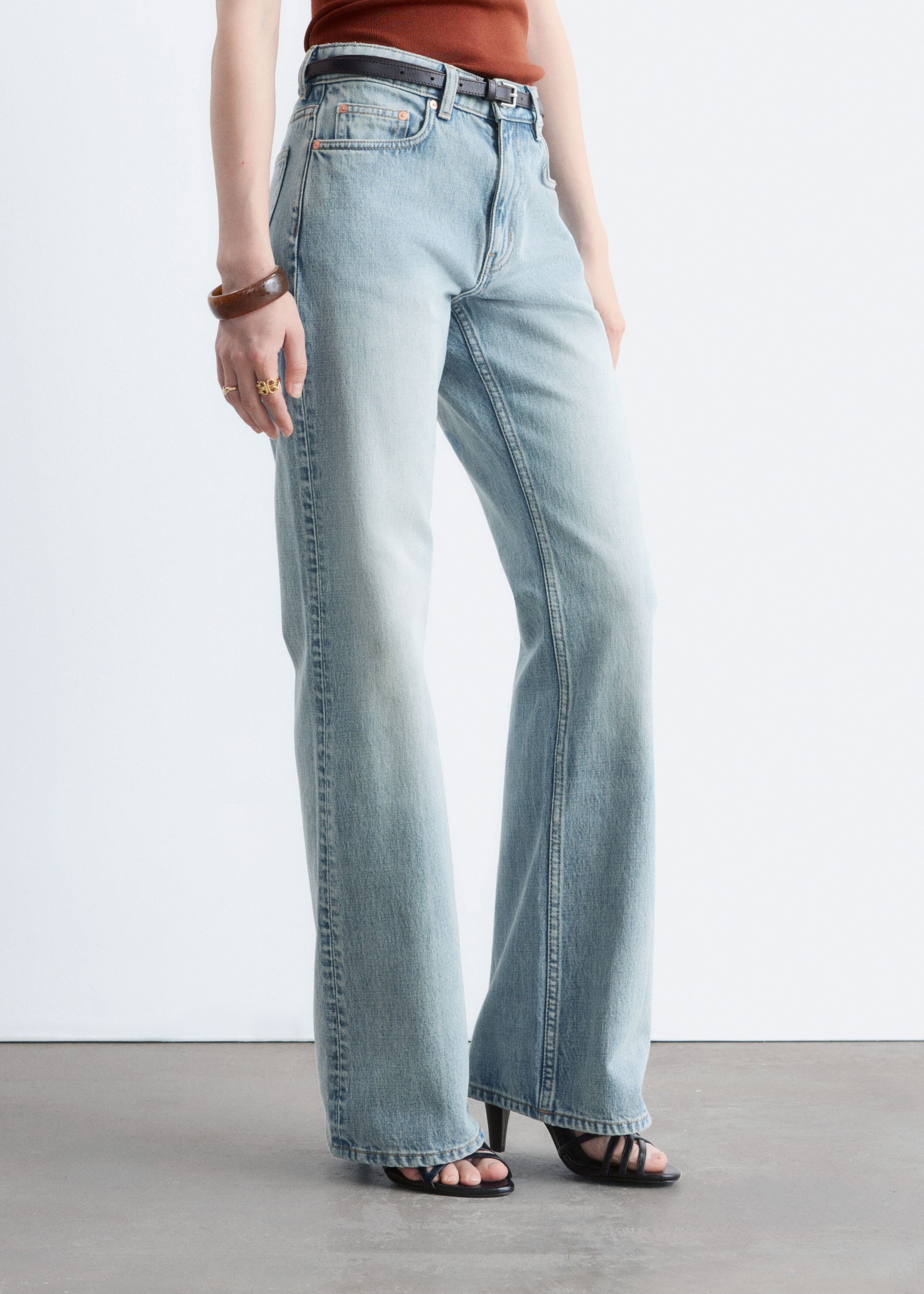 Bootcut-Jeans mit mittelhohem Bund - Retro-Blau - Lookbook