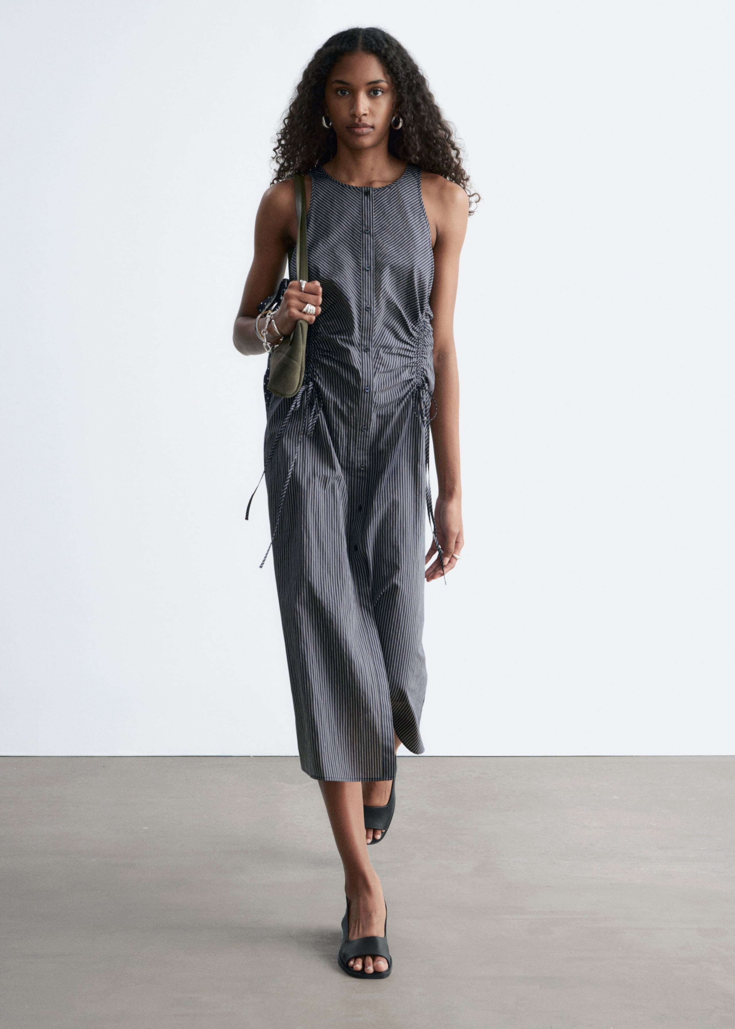 Image of Abito midi senza maniche con coulisse