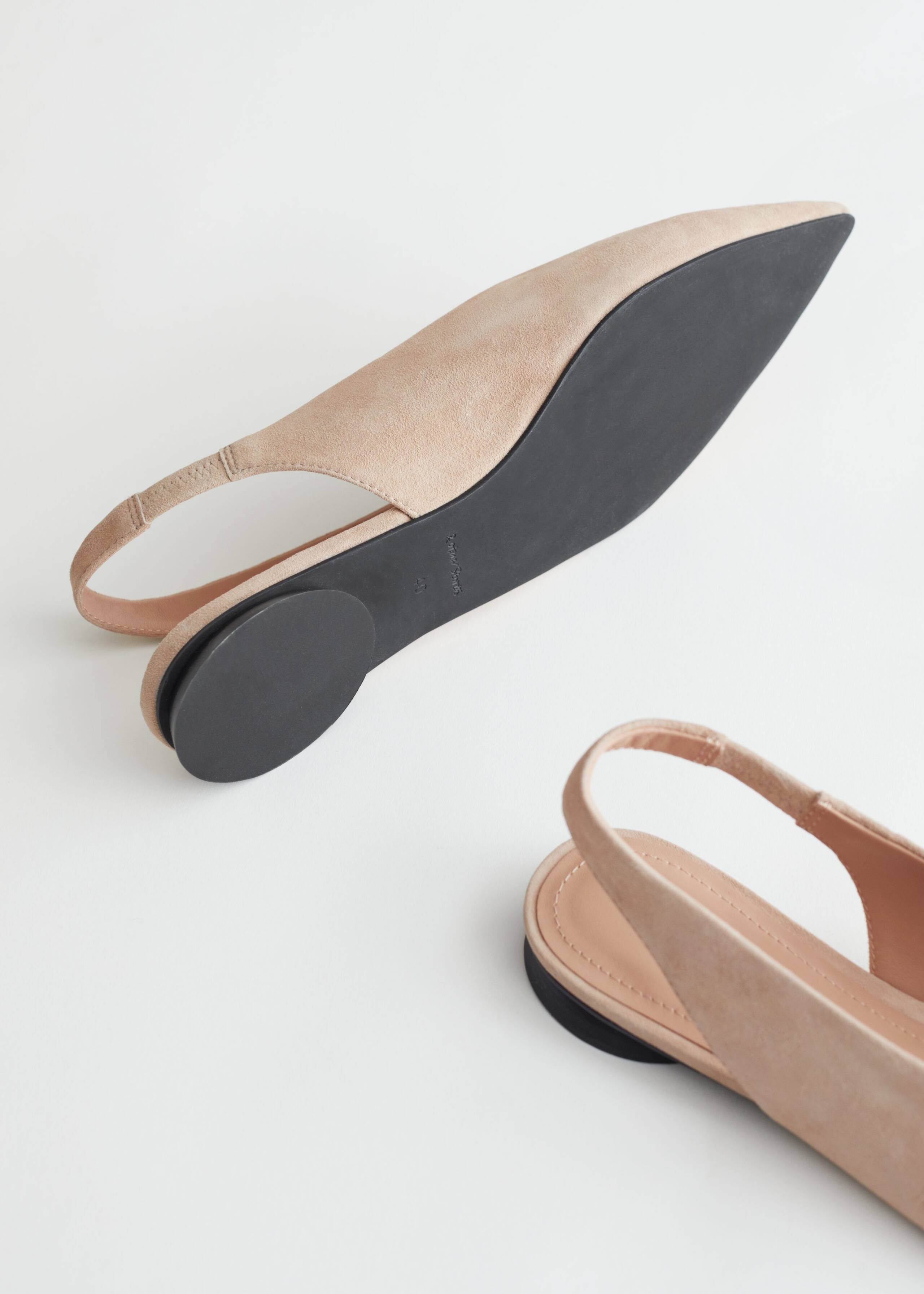 Pointed Leather Ballerina Flats - {{variantName}} - Descrizione dettagliata