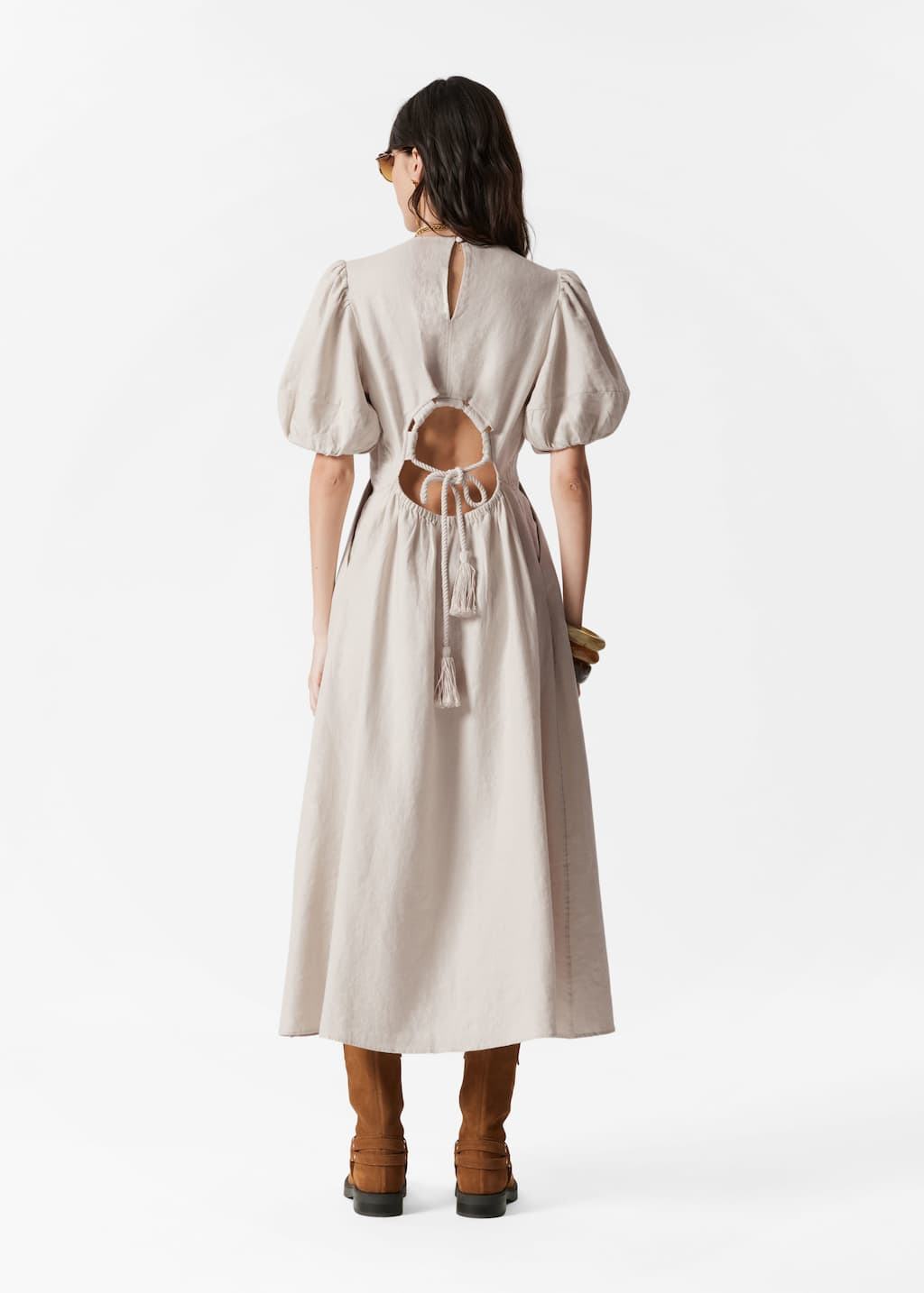 Vestido midi con mangas abullonadas - Negro - Lookbook