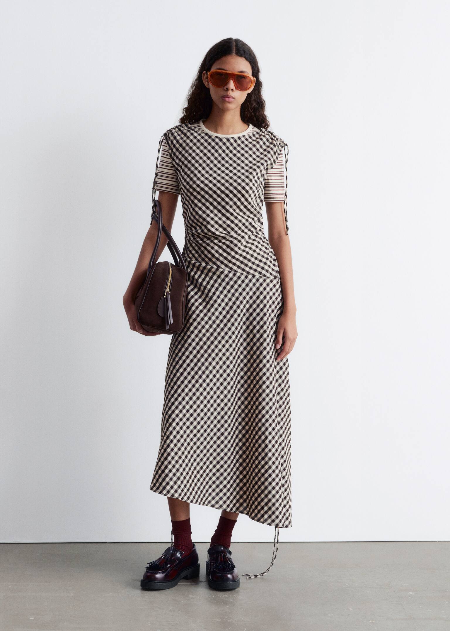 Asymmetrisches Midikleid mit U-Boot-Ausschnitt - Dunkelbraun/Weiß - 6