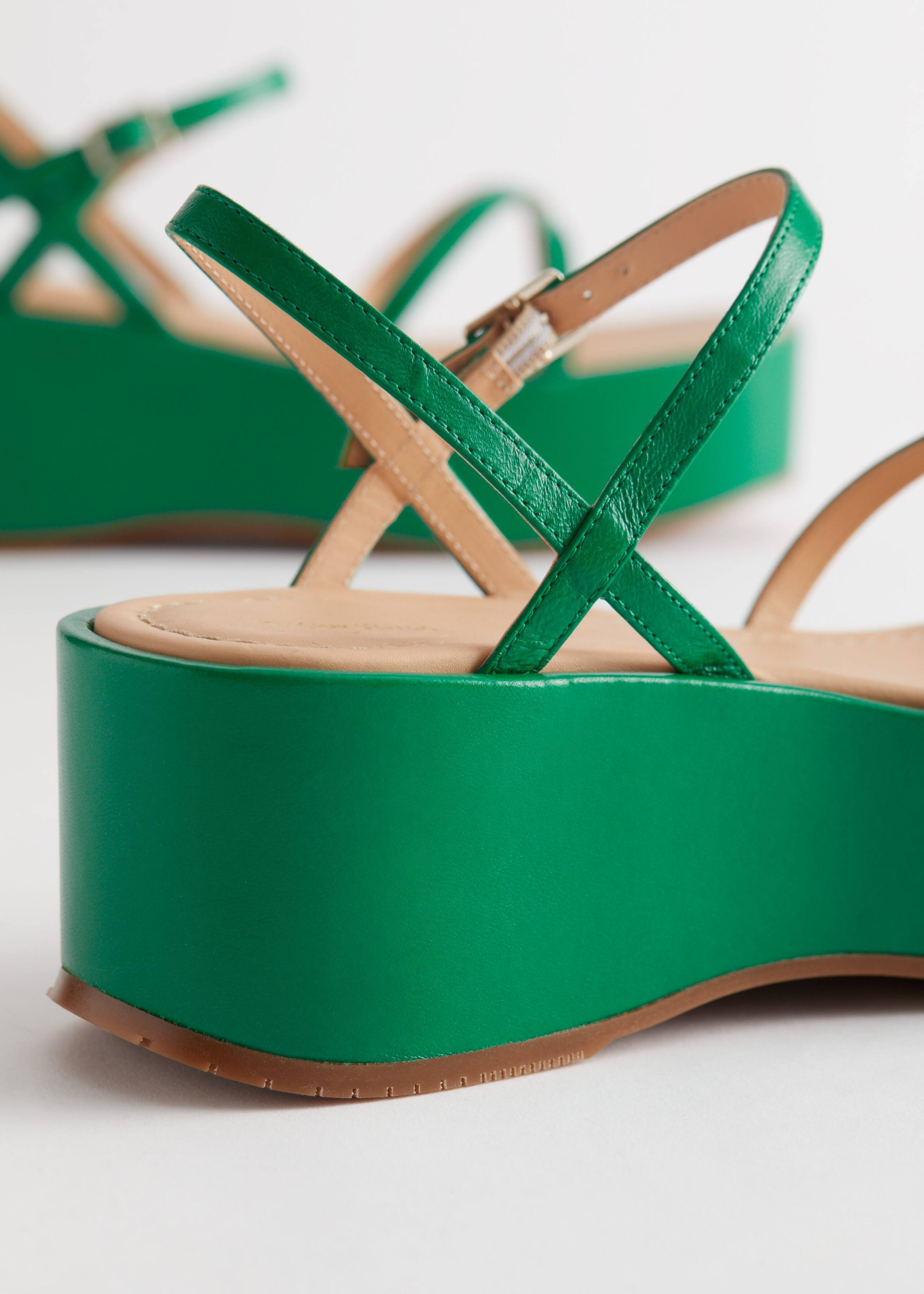 StrappyFlatformLeatherSandals - {{variantName}} - Descrizione dettagliata