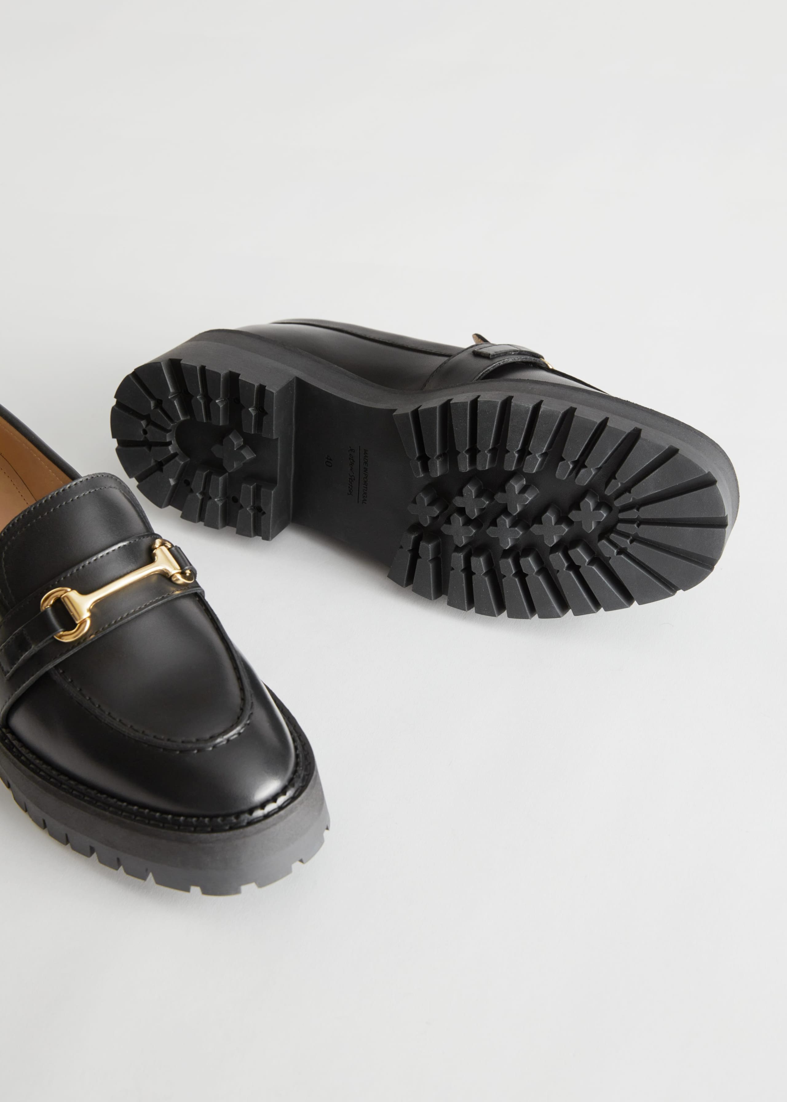 Buckled Chunky Leather Loafers - {{variantName}} - Detalle descriptivo