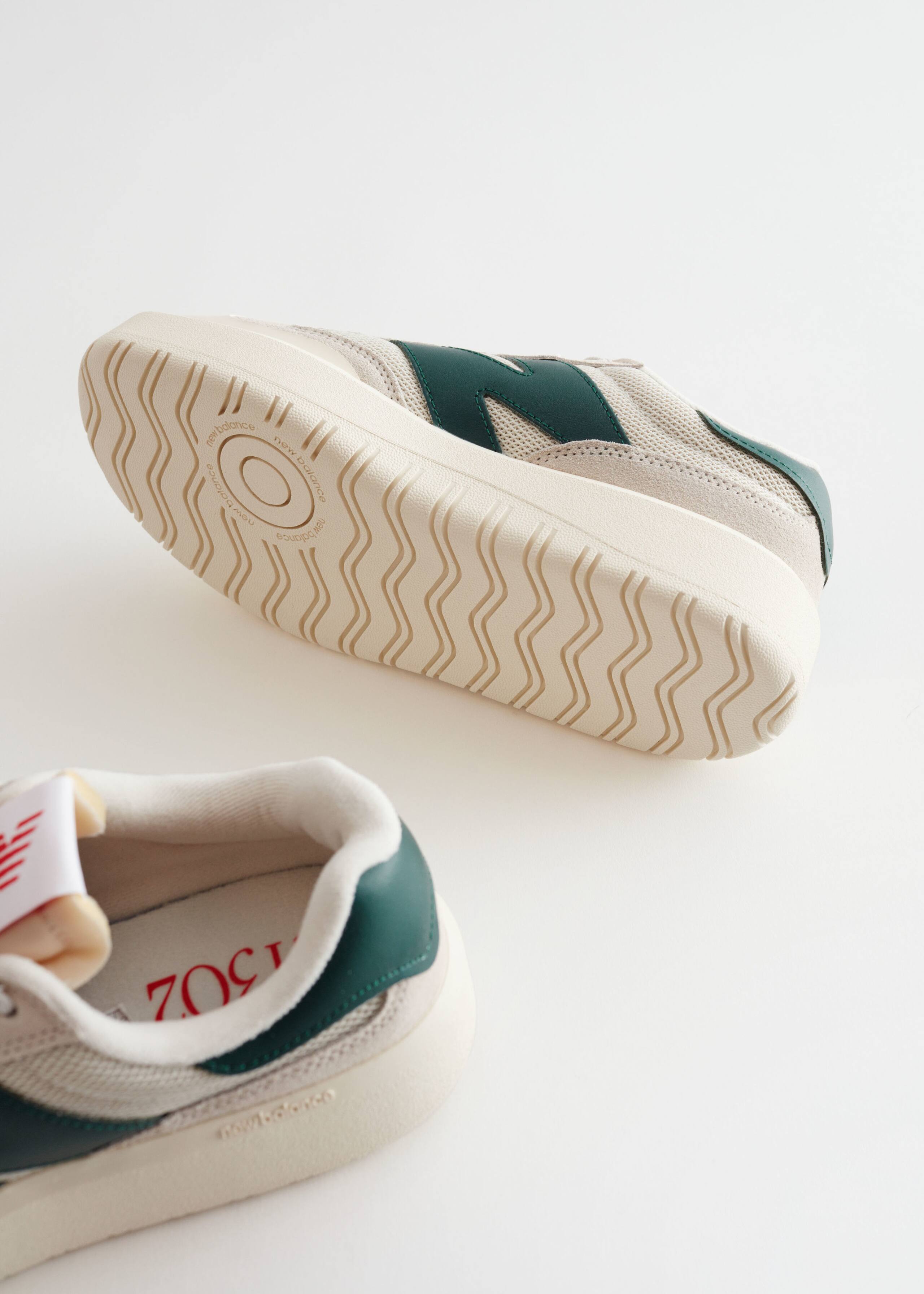 New Balance 725 Sneakers - {{variantName}} - Descriptive Detail