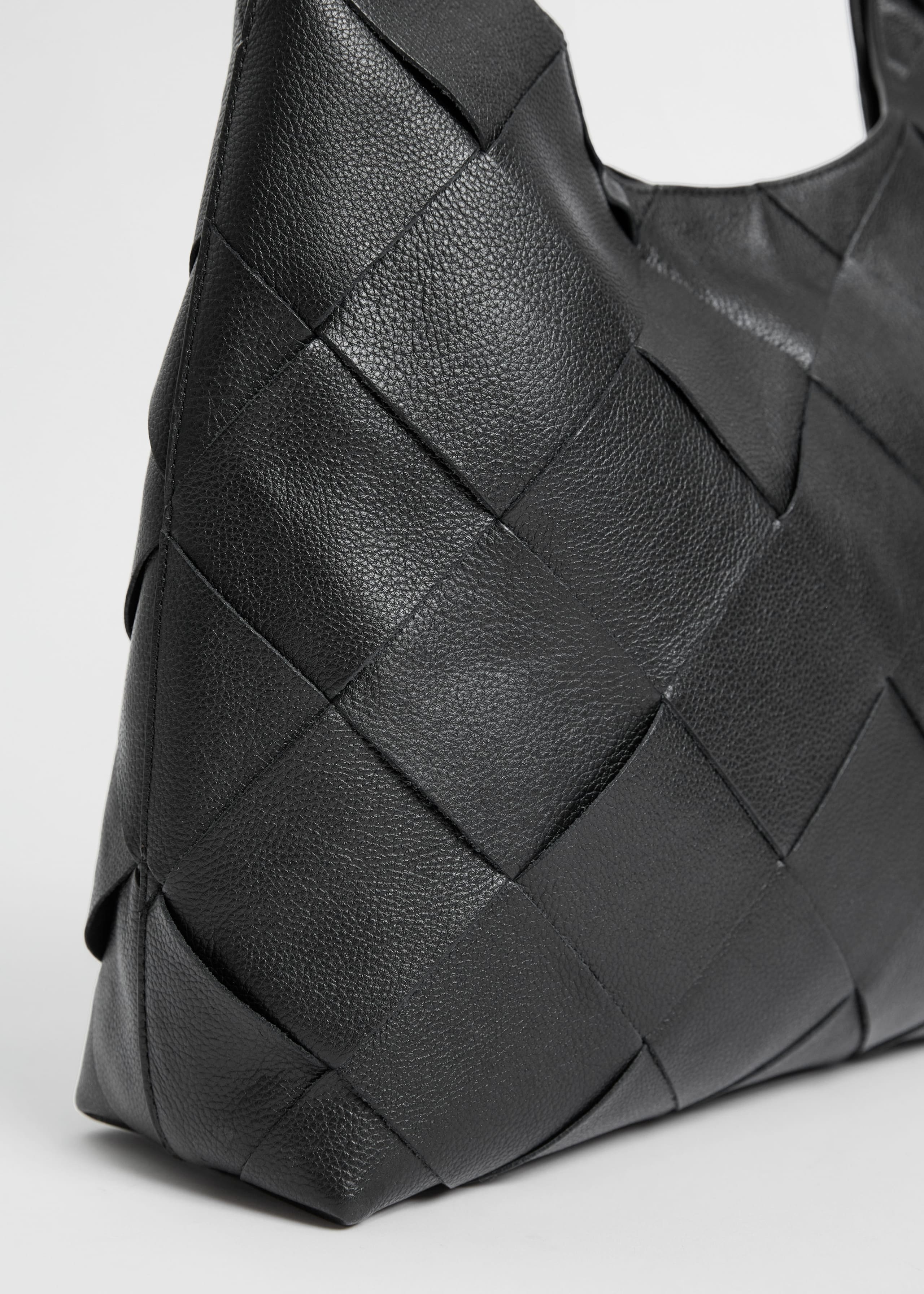 Braided Leather Tote Bag - {{variantName}} - Descriptive Detail