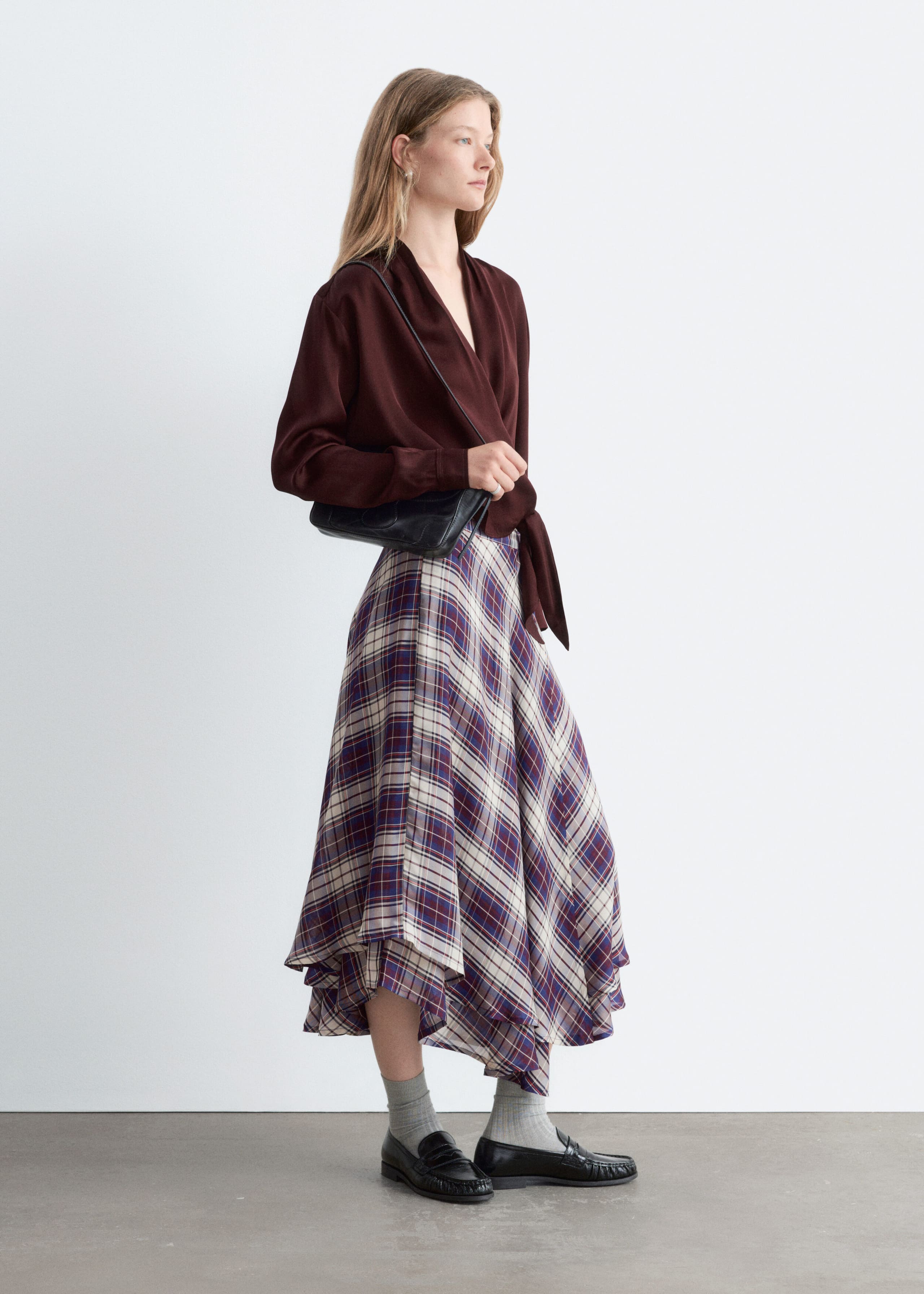 Bedruckte Wickelbluse - Dunkelrot - Lookbook