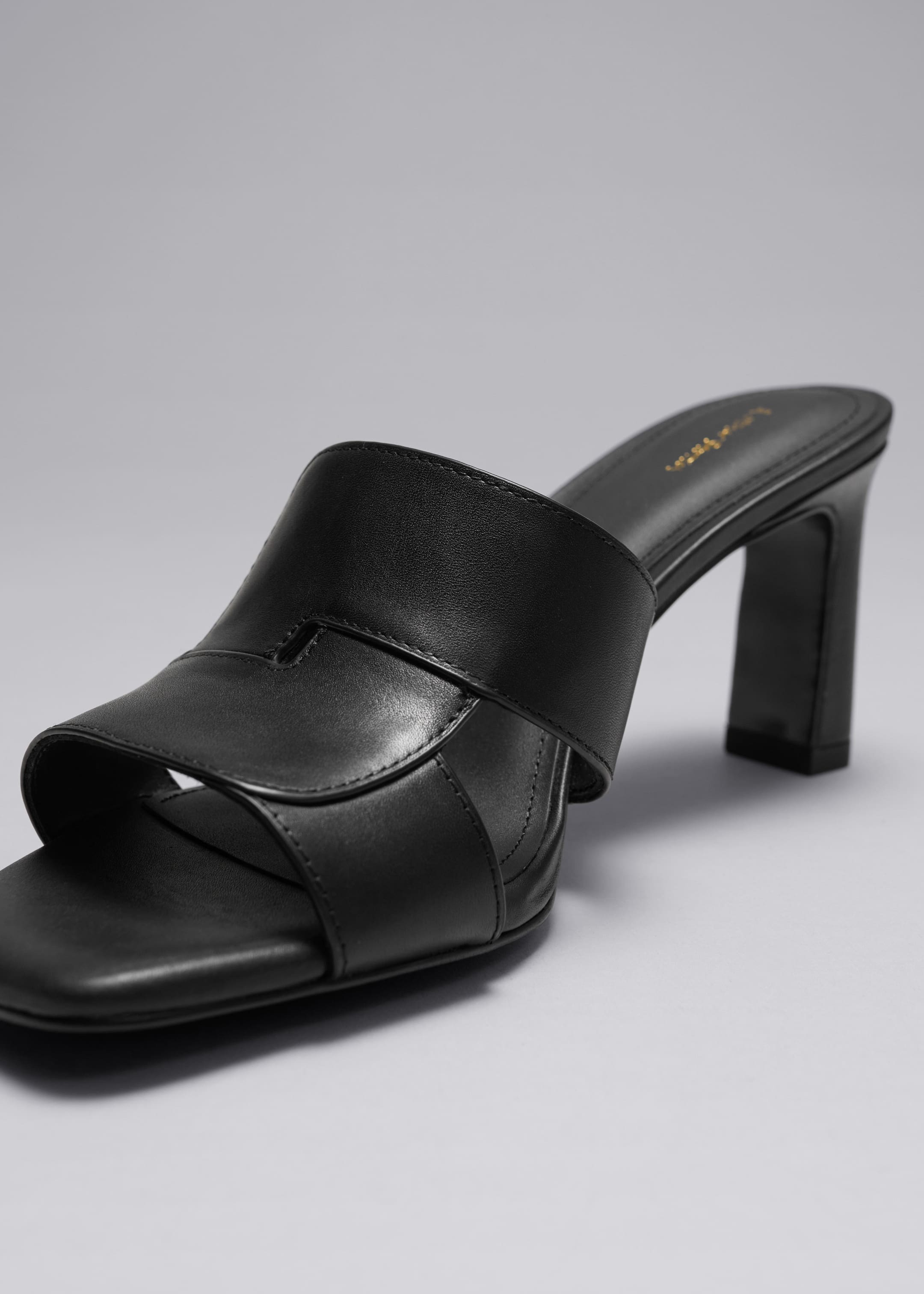 Grösseres Bild ansehen: Leder-Pantoletten mit Absatz - Schwarz - DAMEN | H&M CH 4