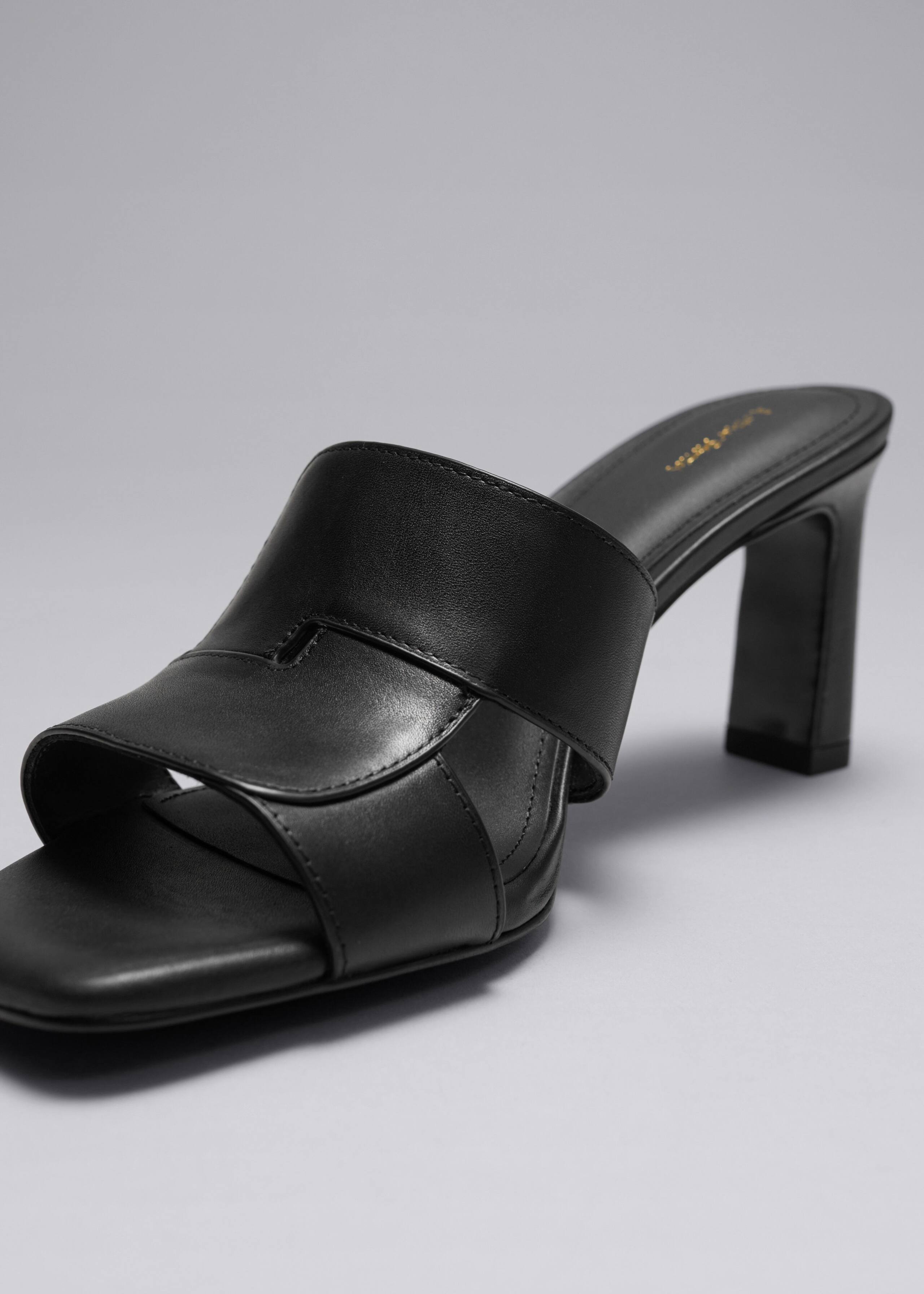 Mules en cuir à talons - {{variantName}} - Descriptive Detail