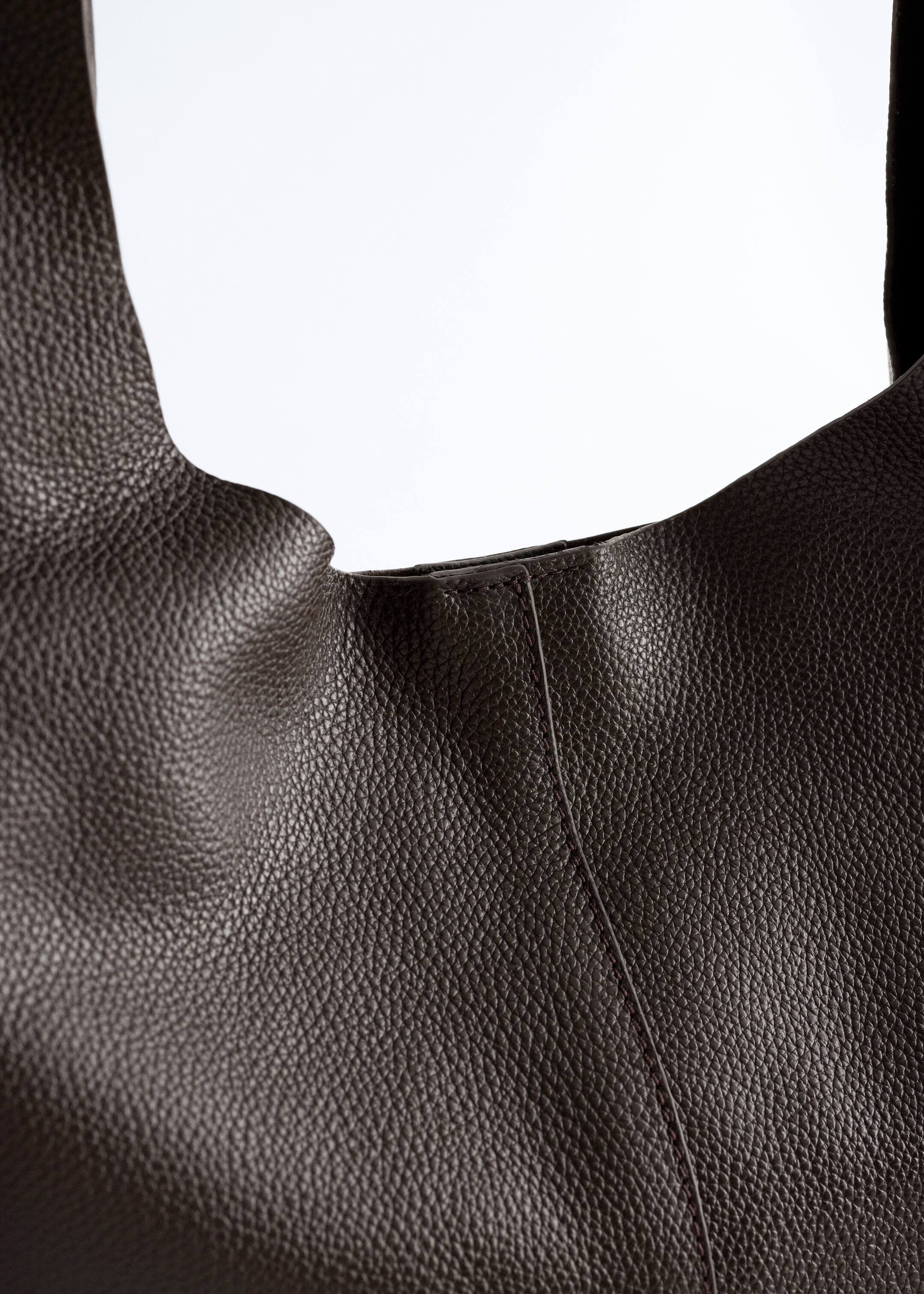 Ver imagem maior: Mala tote em pele clássica - Mogno - SENHORA | H&M PT 6