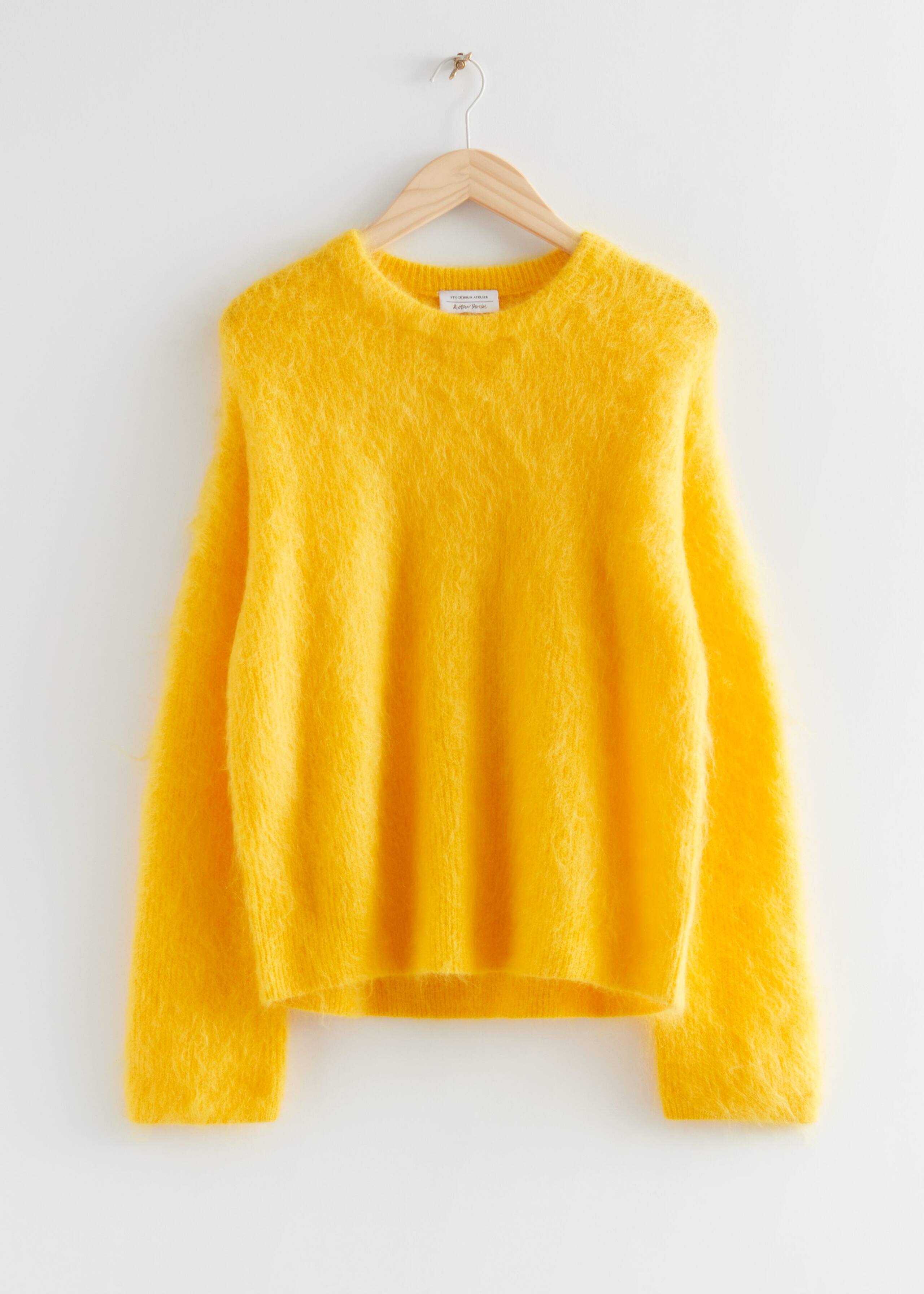 FuzzyKnitJumper - Yellow - Bodegón