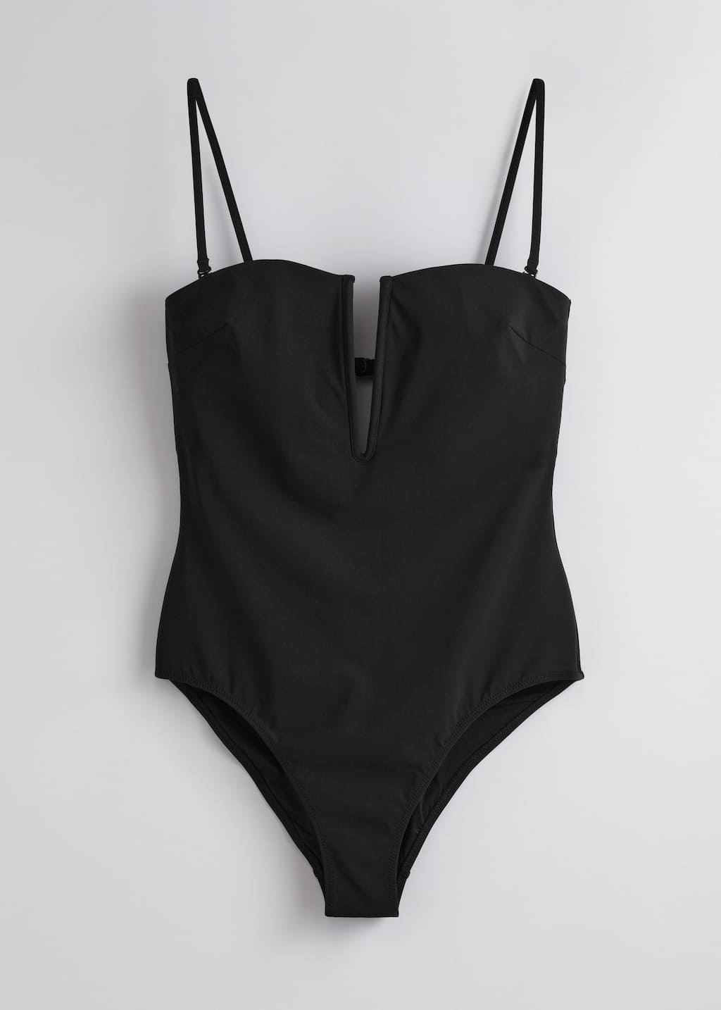 Costume da bagno con taglio a V