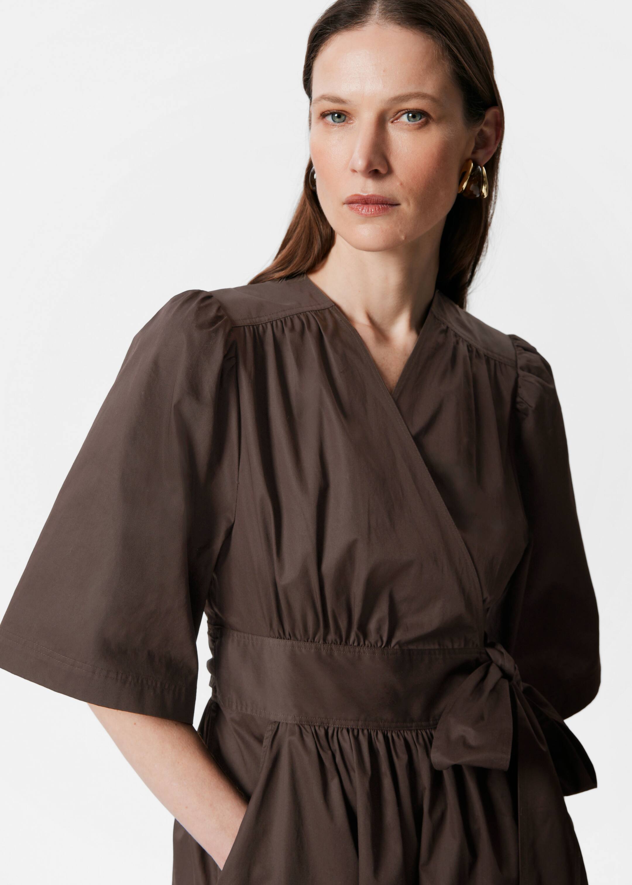 Zobrazit větší obrázek: Zavinuté midi šaty - Tmavě hnědá - ŽENY | H&M CZ 2