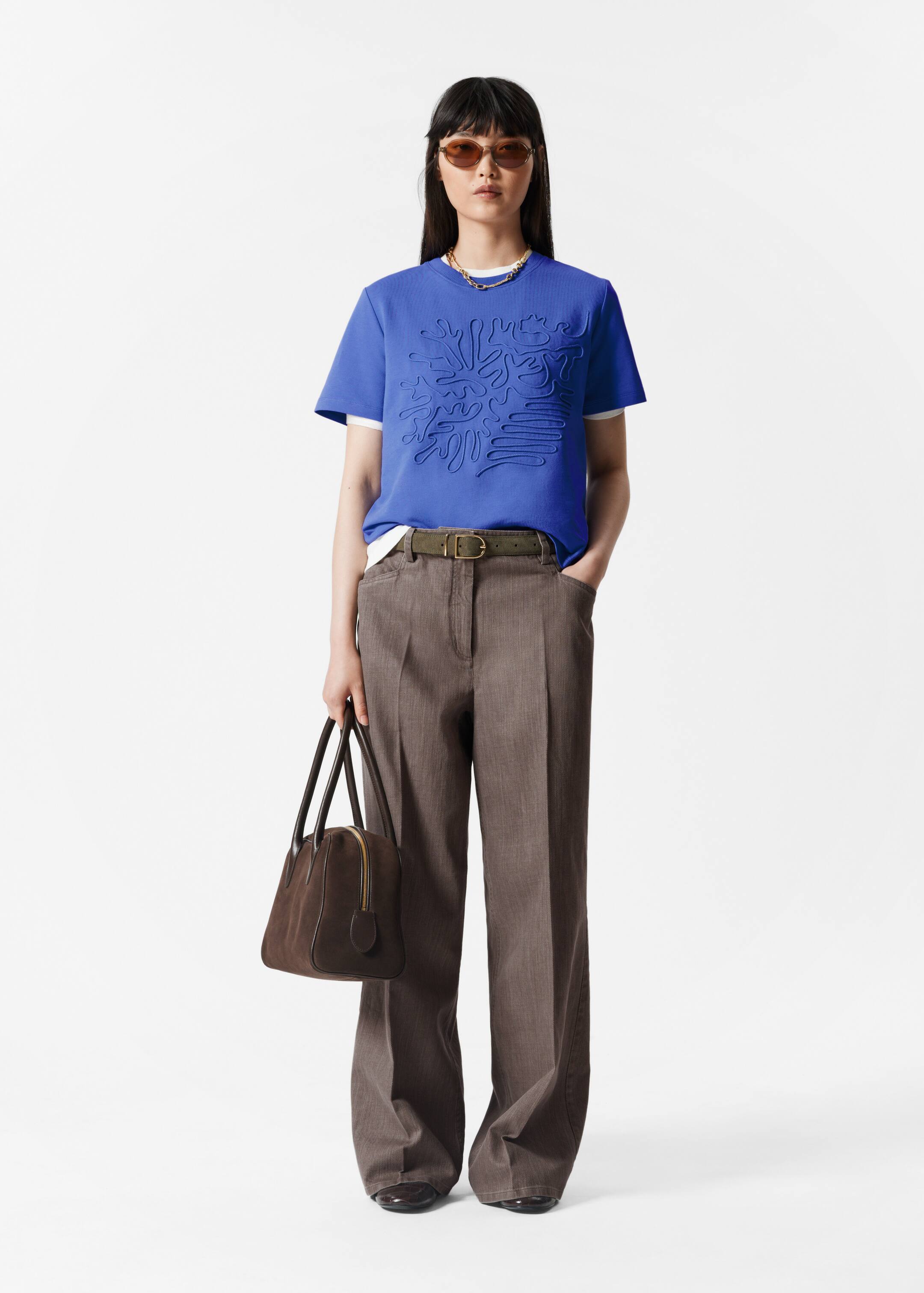 Se større billede: T-shirt med blomsterapplikationer - Blå abstrakt mønster - DAME | H&M DK 2