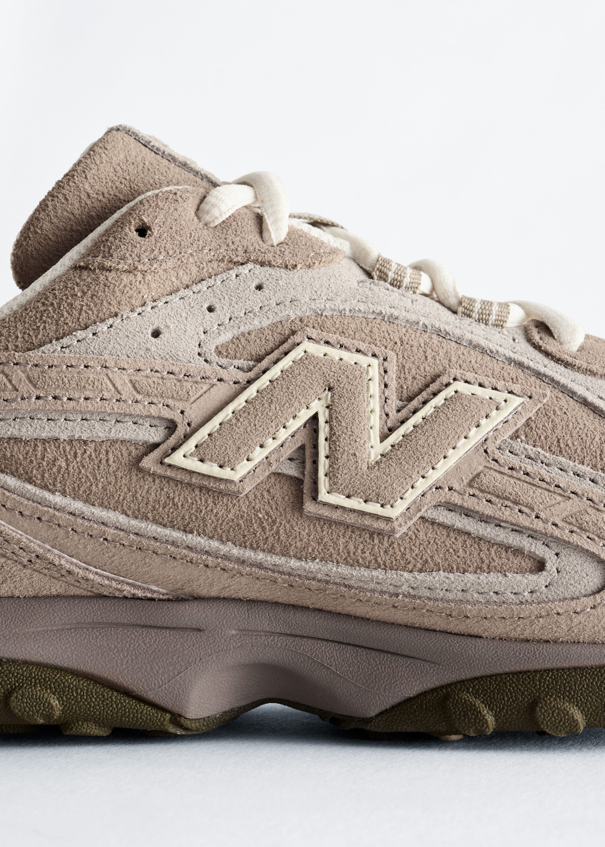 Baskets New Balance 204L - {{variantName}} - Descriptive Detail