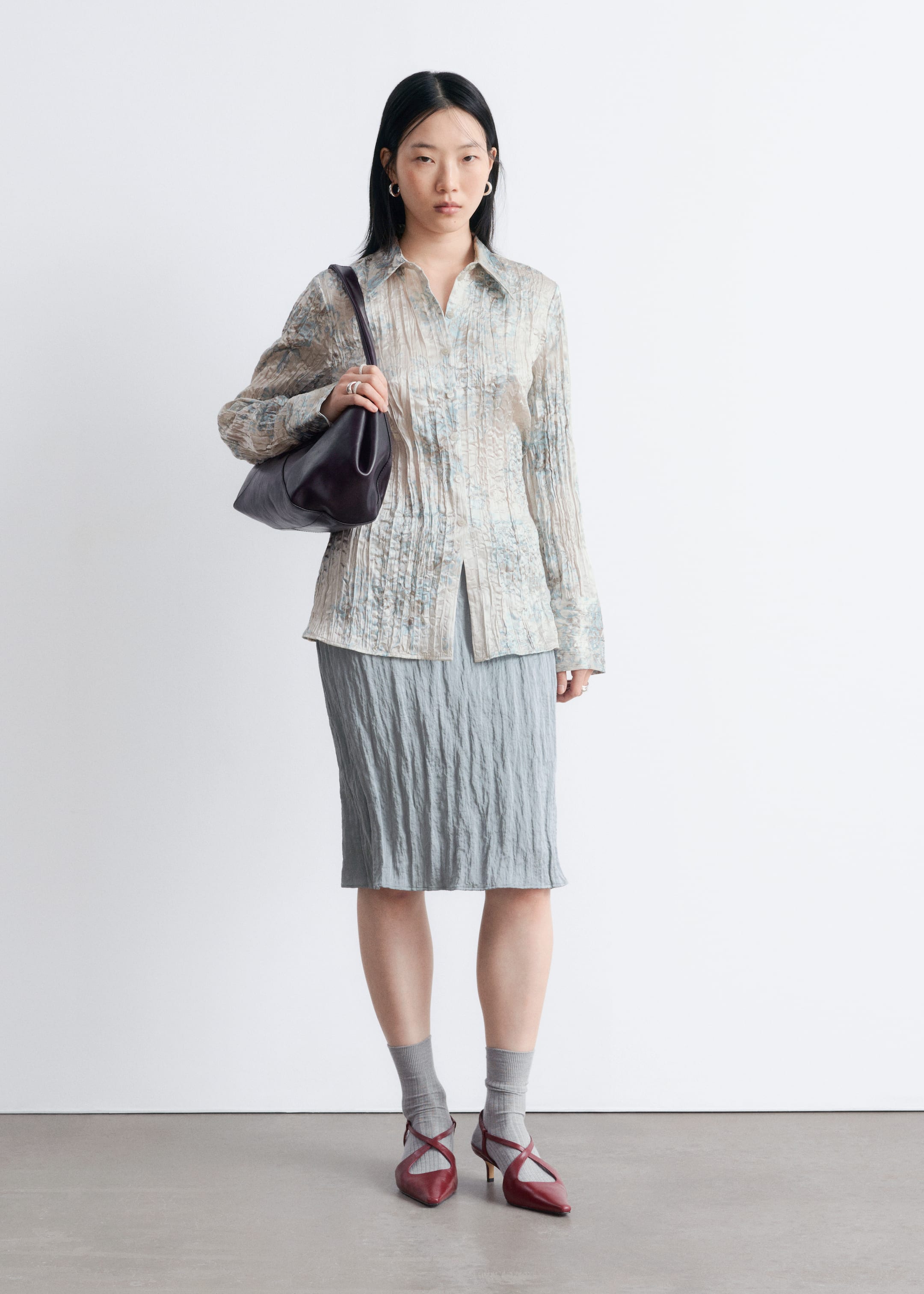 Visa större bild: Crêppad skjorta med knytband - Ljusgrå/blommig - DAM | H&M SE 1