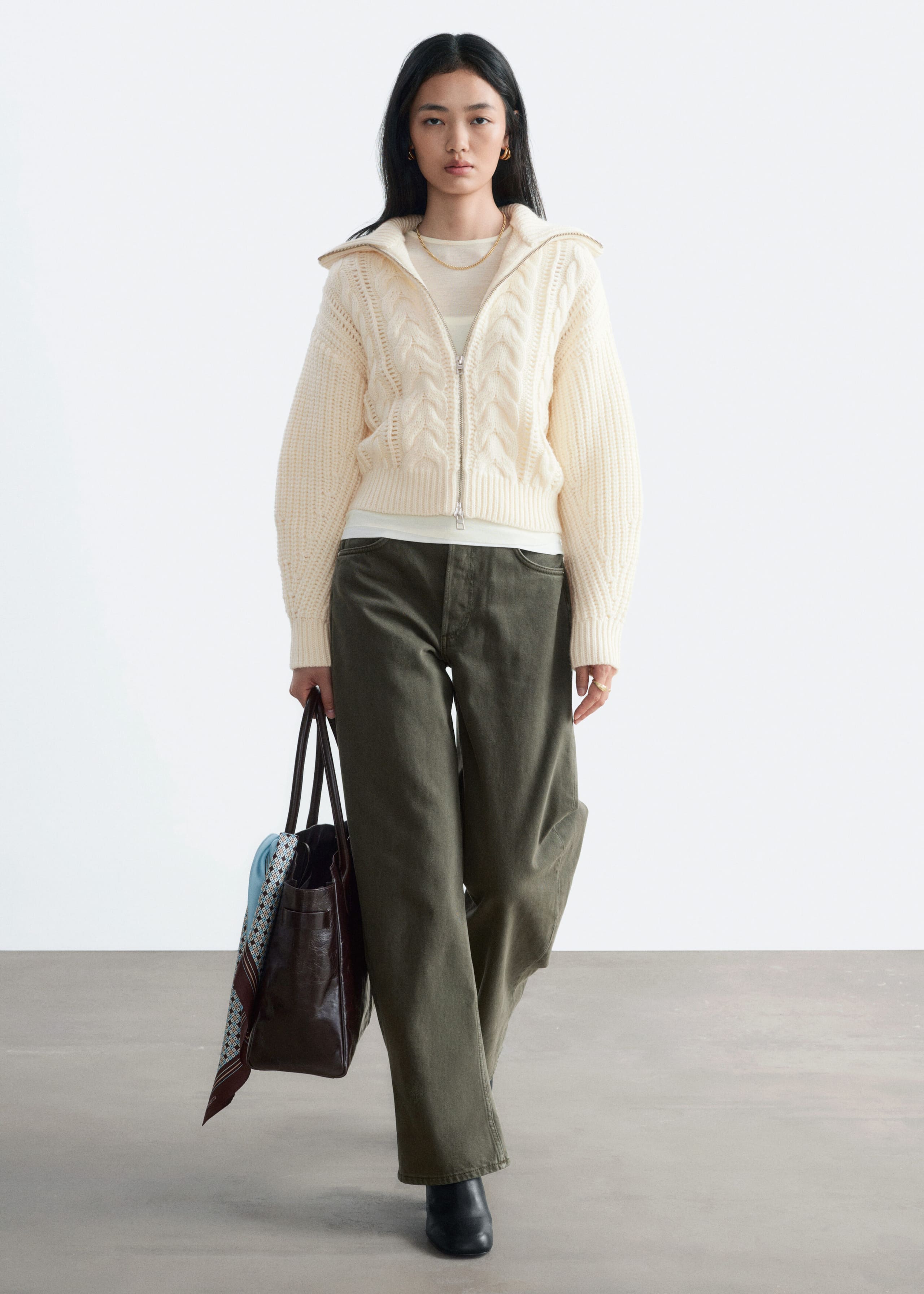 Barrel-Leg Jeans - Dark Green - Lookbook