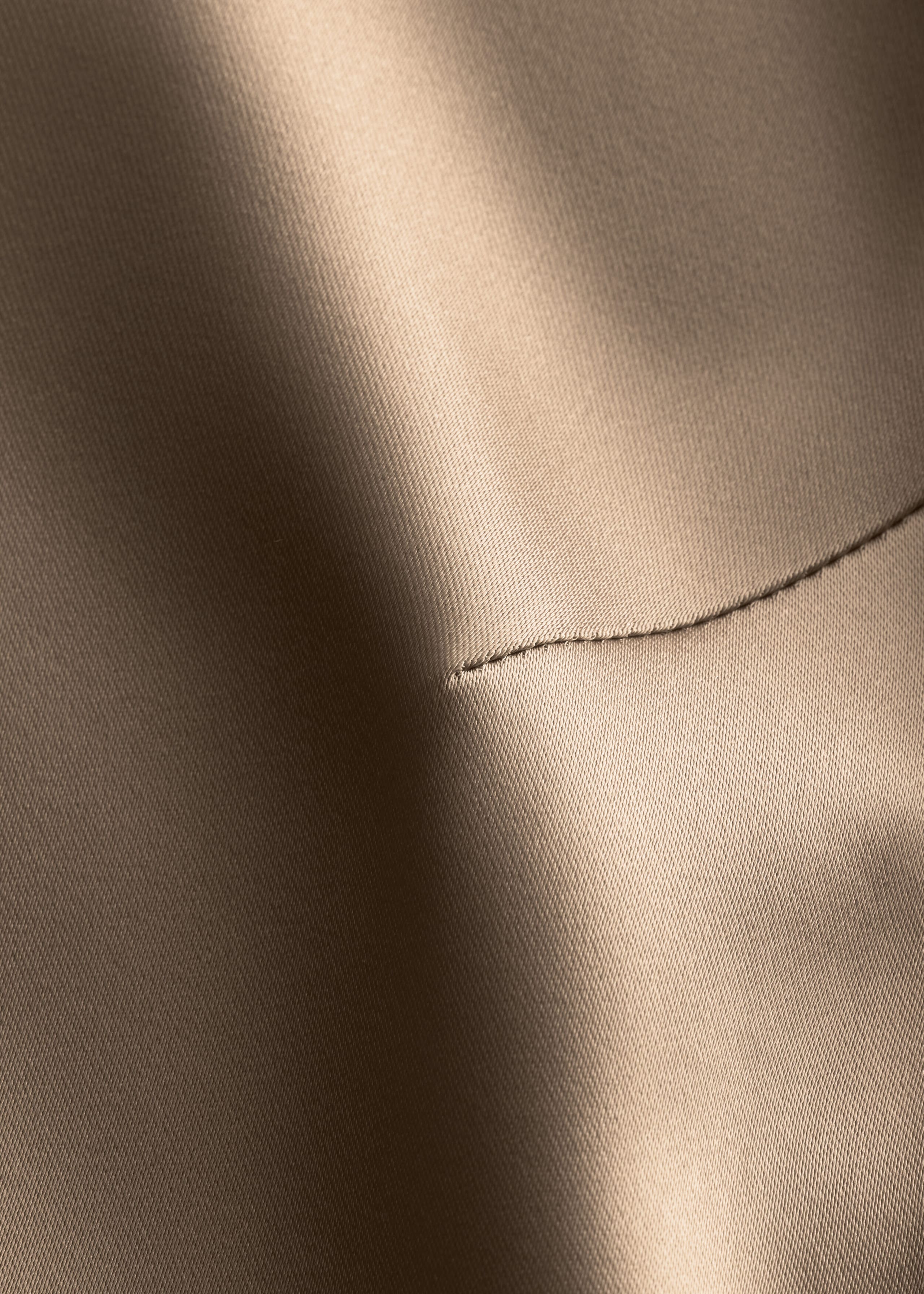 Ärmelloses Midikleid aus Satin - {{variantName}} - Beschreibendes Detail