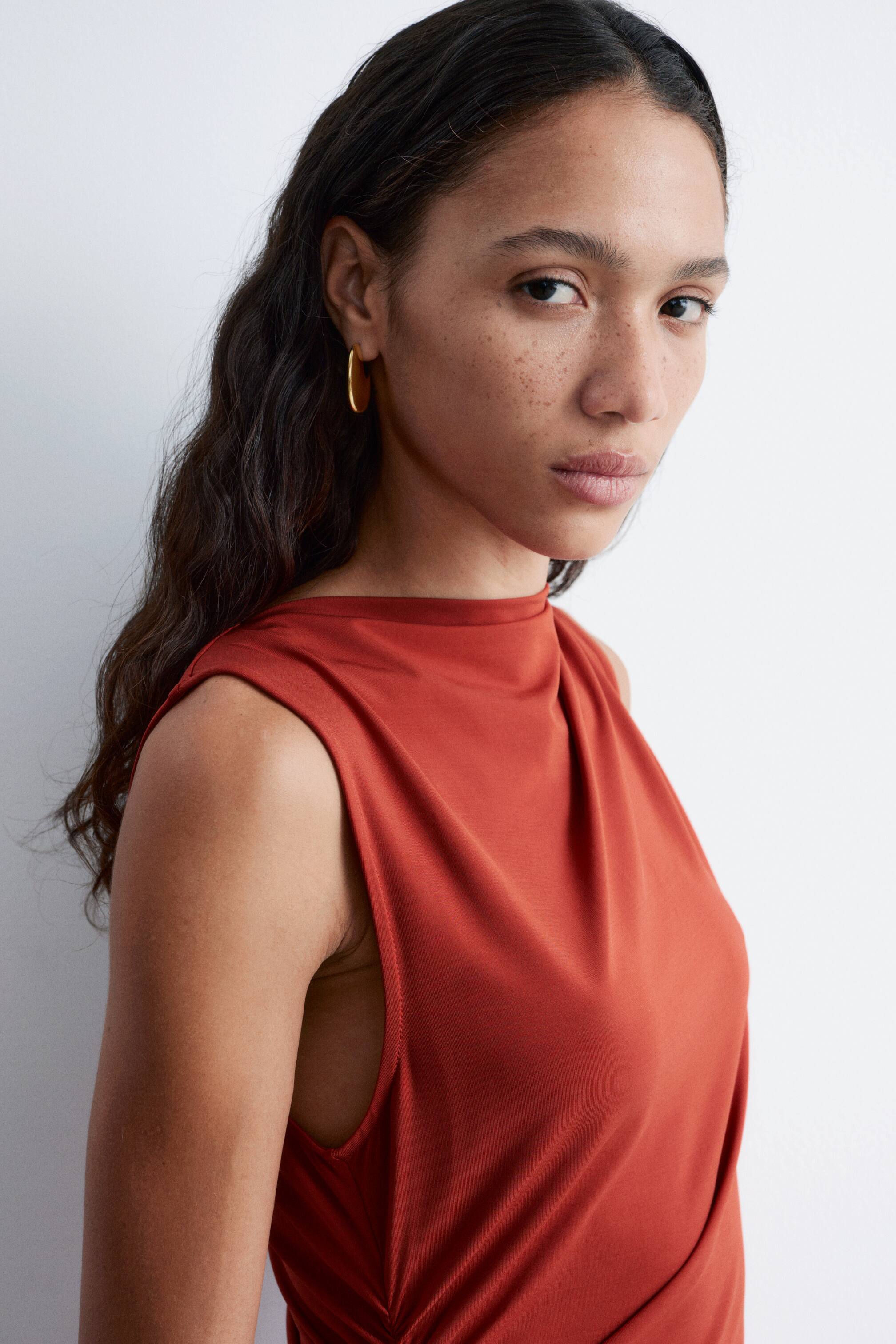 Grotere afbeelding bekijken: Stevige druppelvormige oorbellen - Goudkleurig - DAMES | H&M NL 1