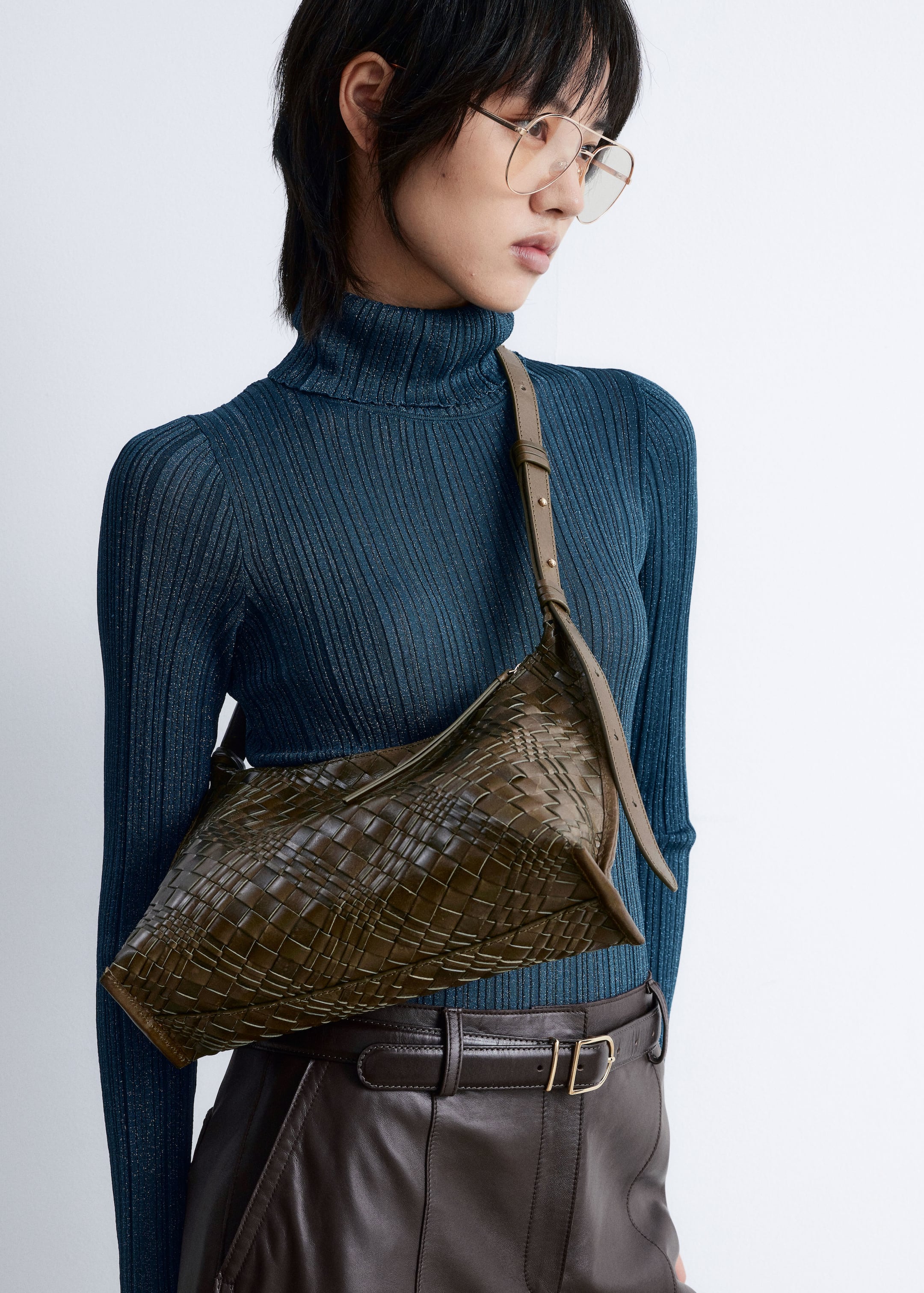 Grösseres Bild ansehen: Umhängetasche aus verwobenem Leder - Khaki - DAMEN | H&M CH 1