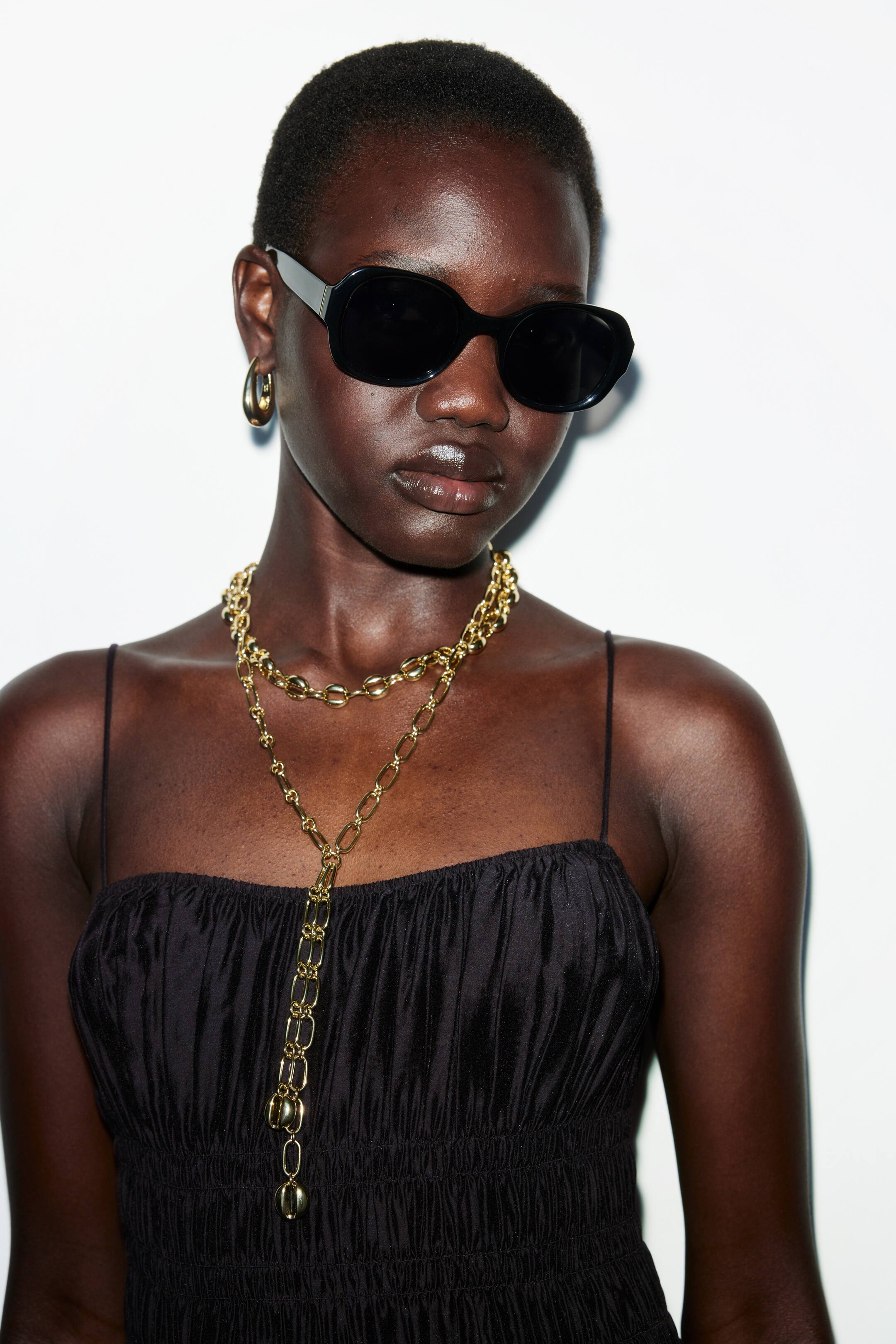 Größeres Bild anzeigen: Sonnenbrille mit markantem, rundem Rahmen - Schwarz - Ladies | H&M AT 1