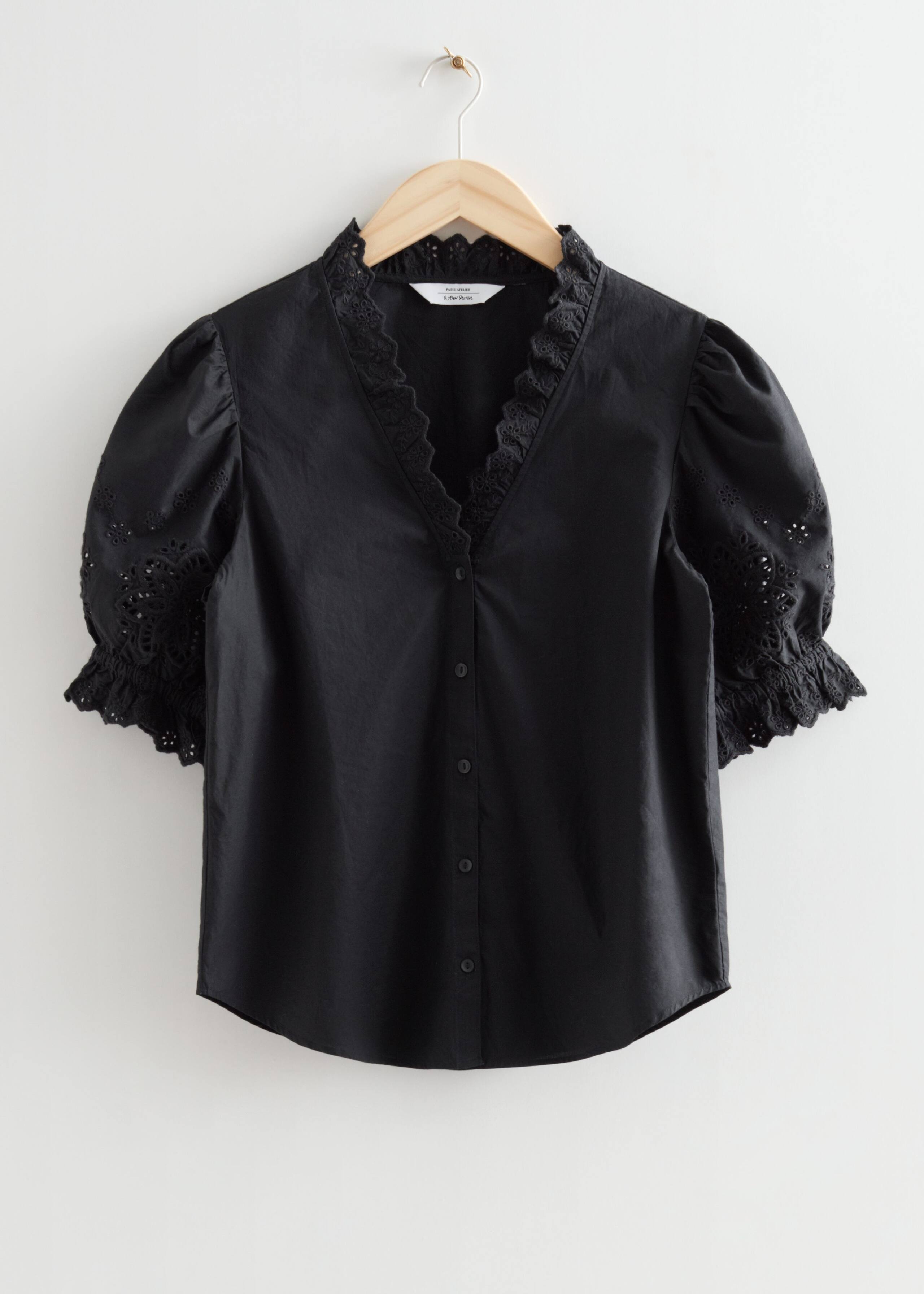 FrilledEmbroideryBlouse - Black - Natura morta