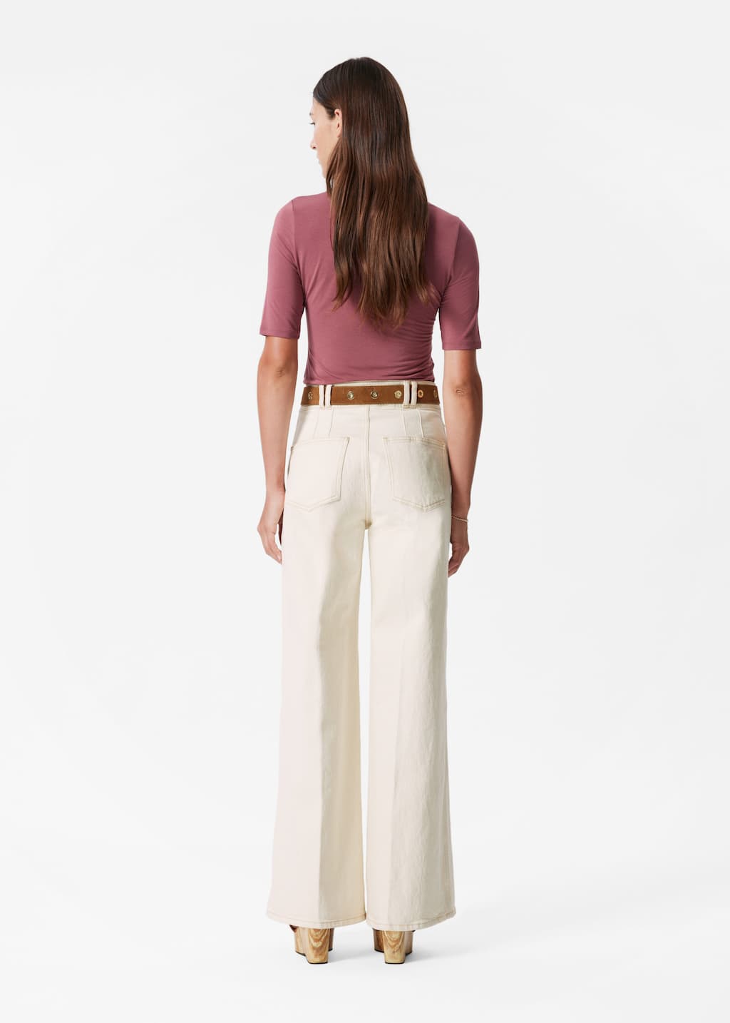 T-Shirt mit tiefem Ausschnitt - Dusty Red - Lookbook
