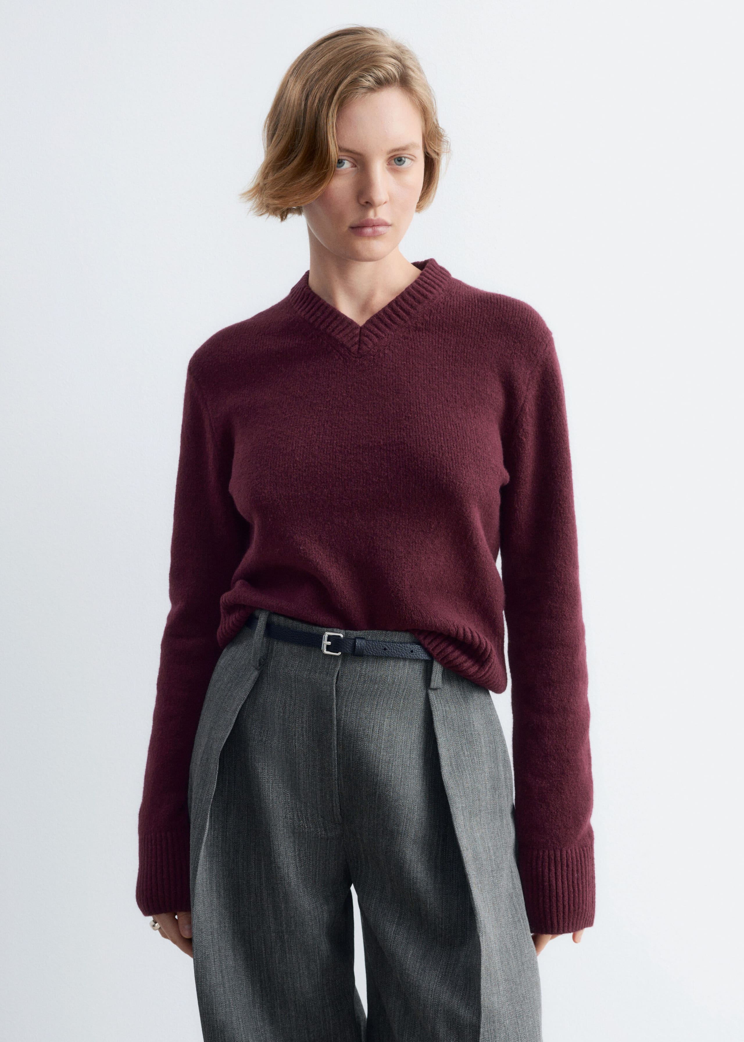 Pull à col en V côtelé - Rouge foncé - Lookbook
