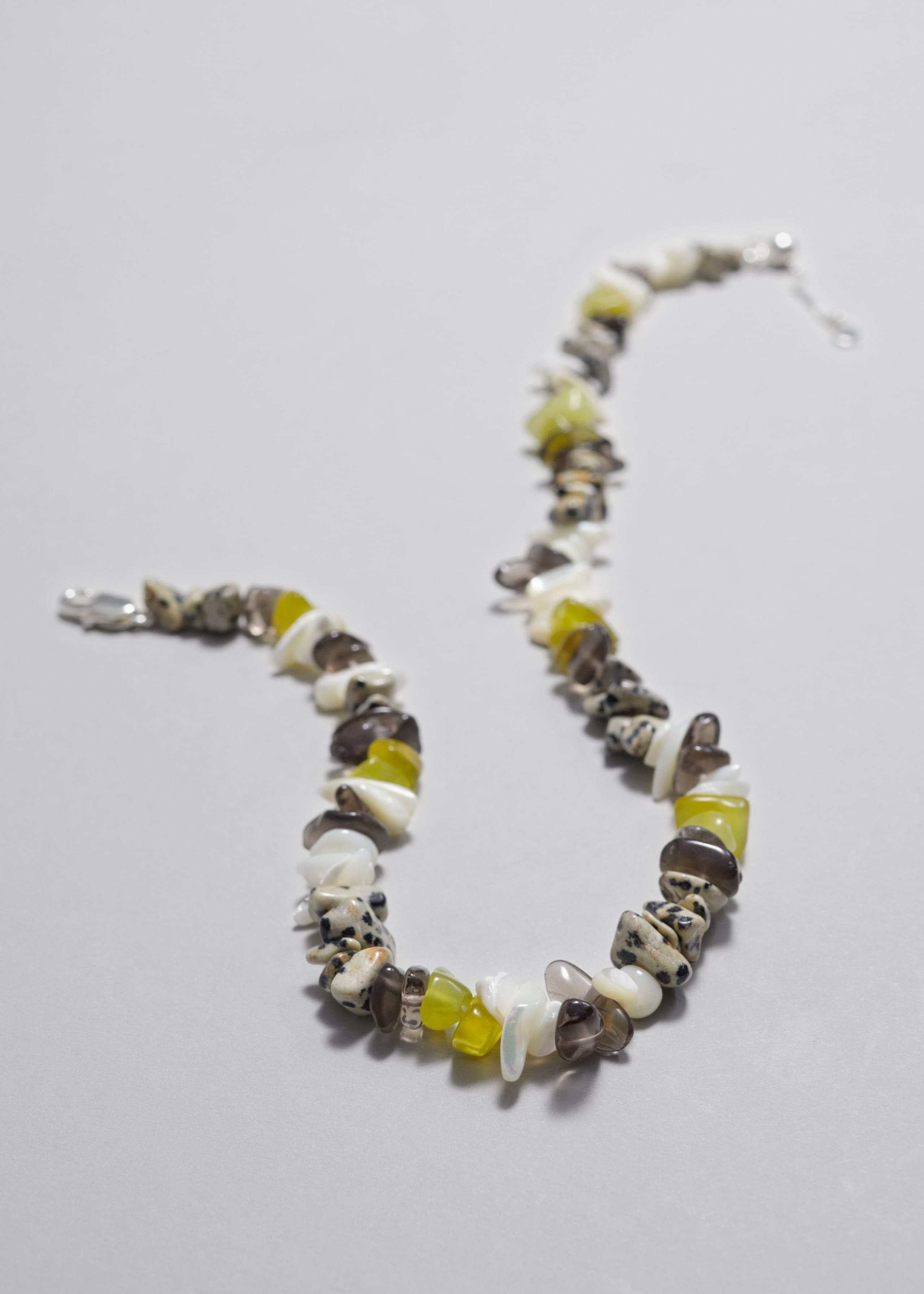 Collier à pierres gemme - {{variantName}} - Descriptive Detail