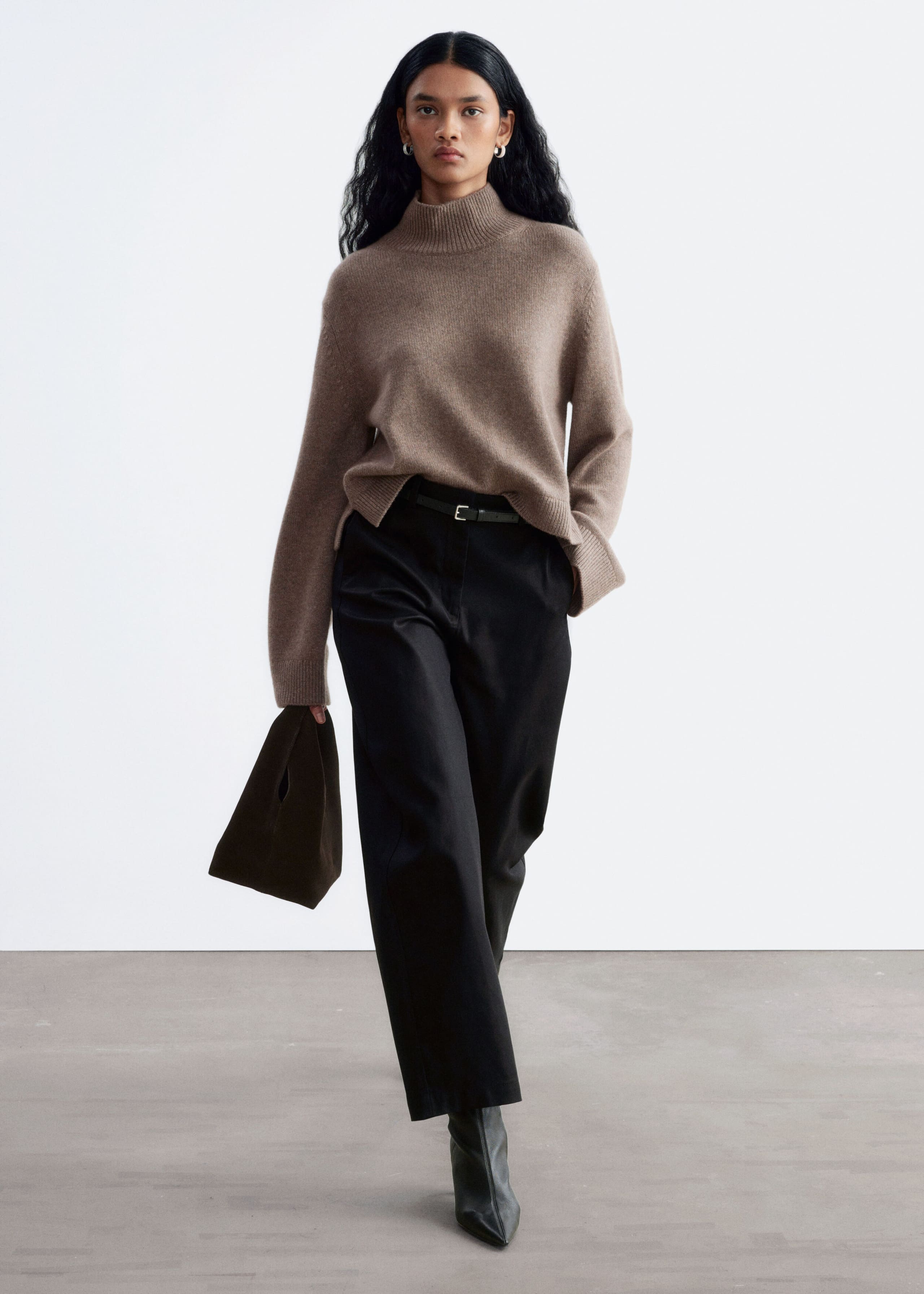 Woll-Kaschmirpullover mit Stehkragen - Dunkles Graubraun - Lookbook