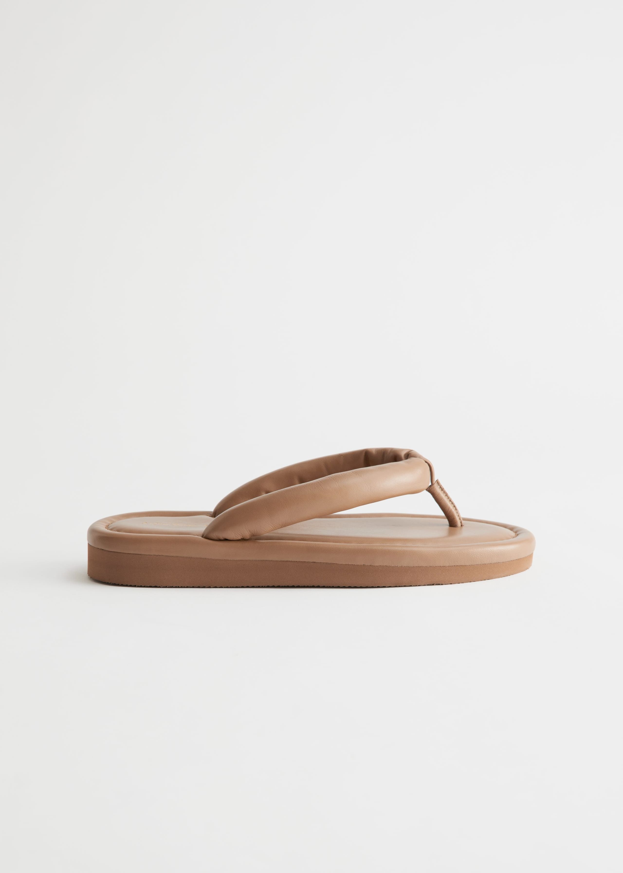 Padded Strap Leather Flip Flops - Beige - Bodegón