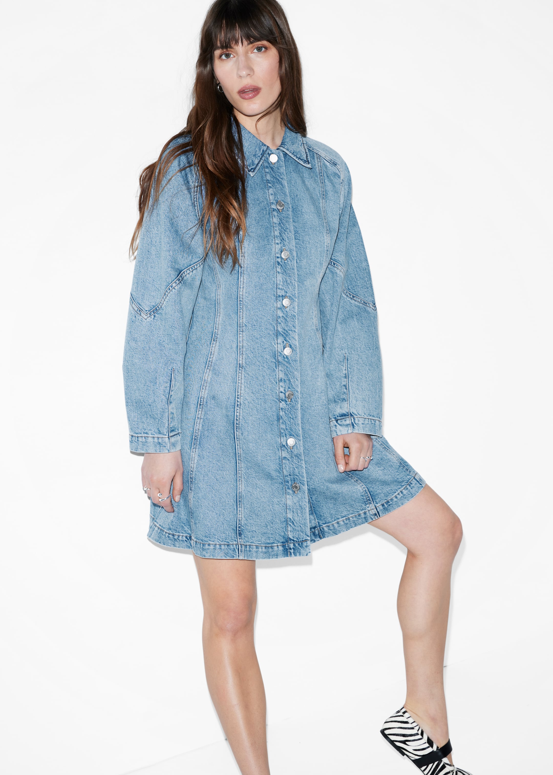 Vezi imaginea mai mare: Rochie mini cămașă din denim - Albastru deschis - FEMEI | H&M RO 1
