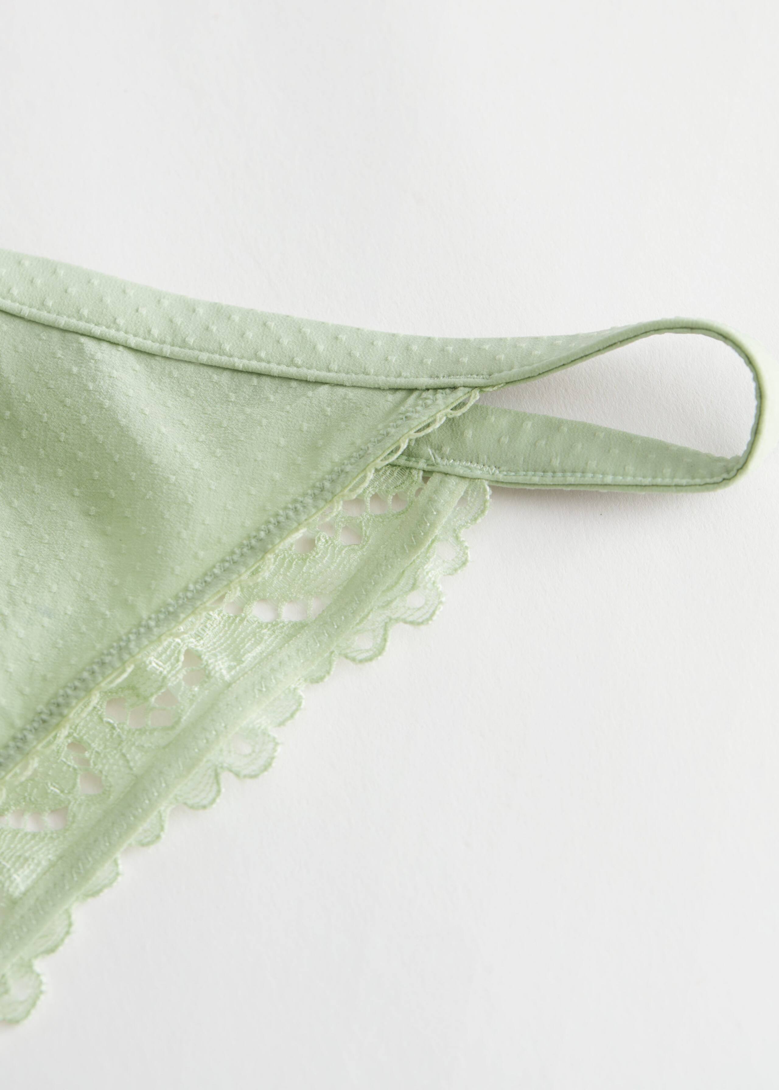 FloralLaceBriefs - {{variantName}} - Detalle descriptivo