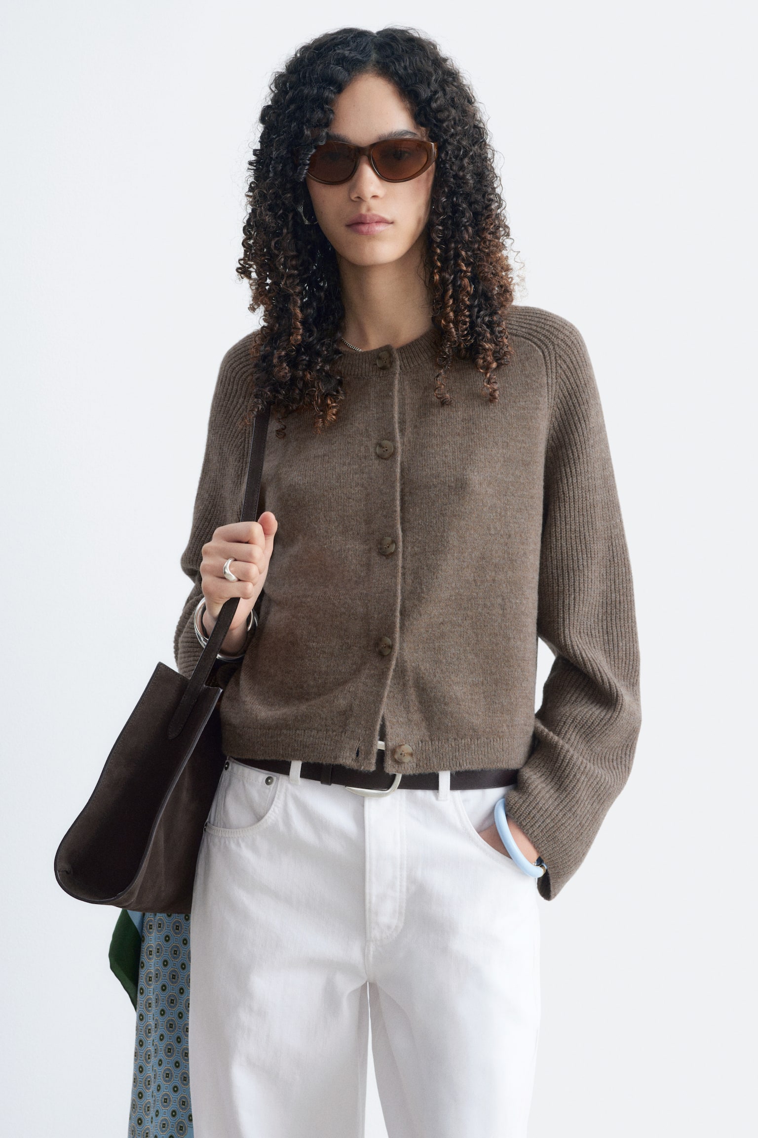 Lockere Strickjacke aus Wolle und Baumwolle - Graubraun/Dunkelblau - 1