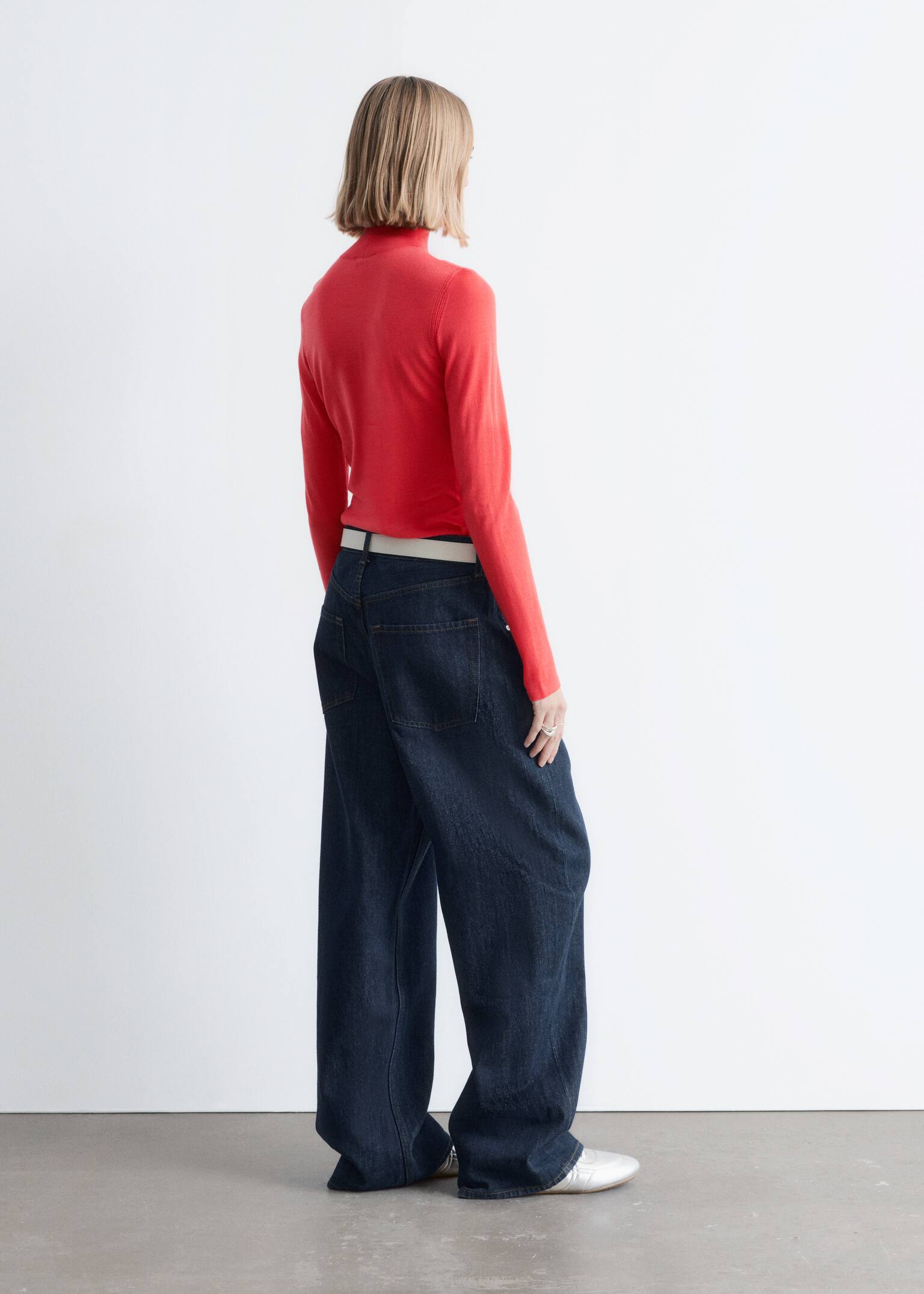 Thin-Knit Wool Turtleneck - Red/Dark Brown - 3