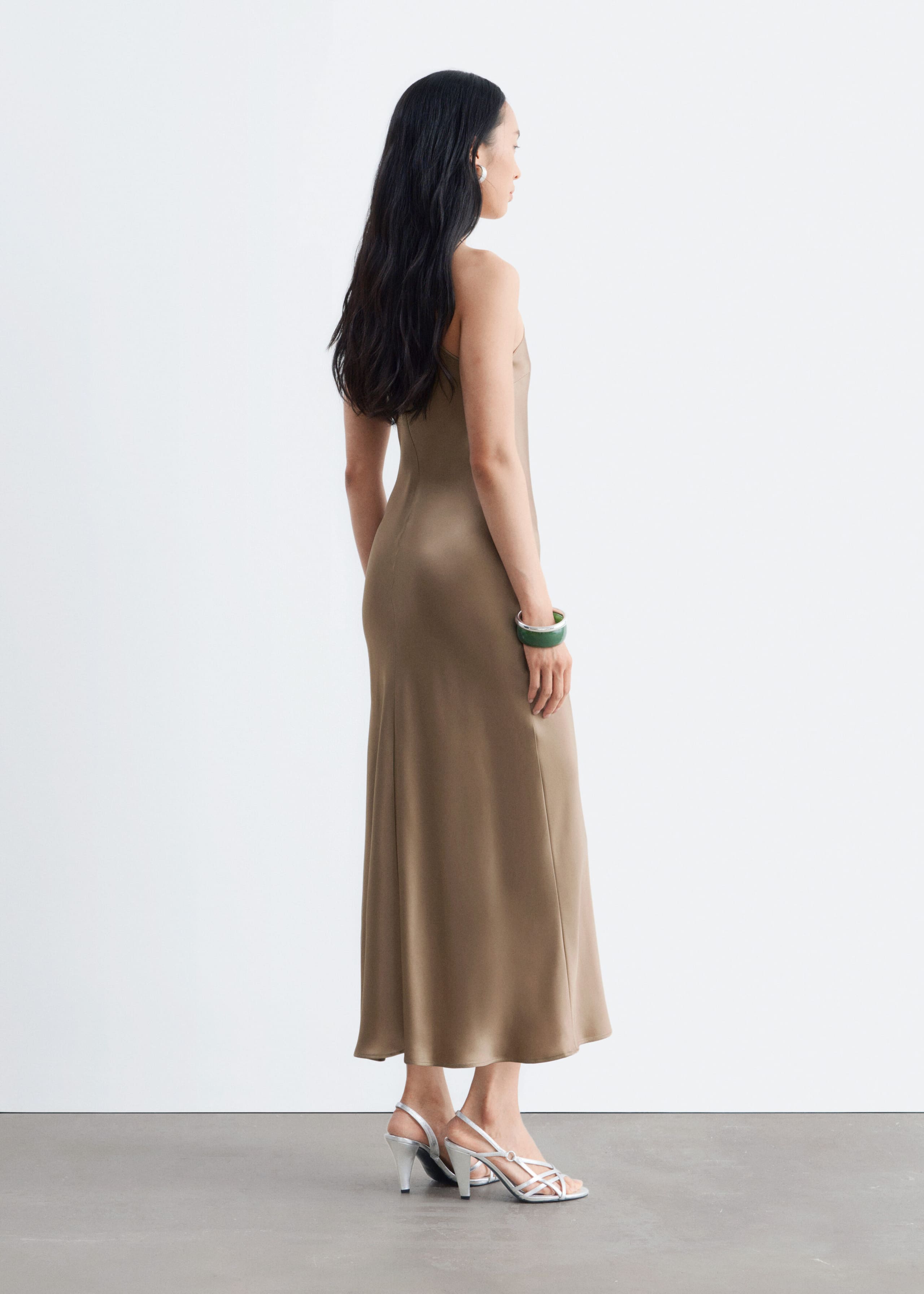 Ärmelloses Midikleid aus Satin - Rosa - Lookbook