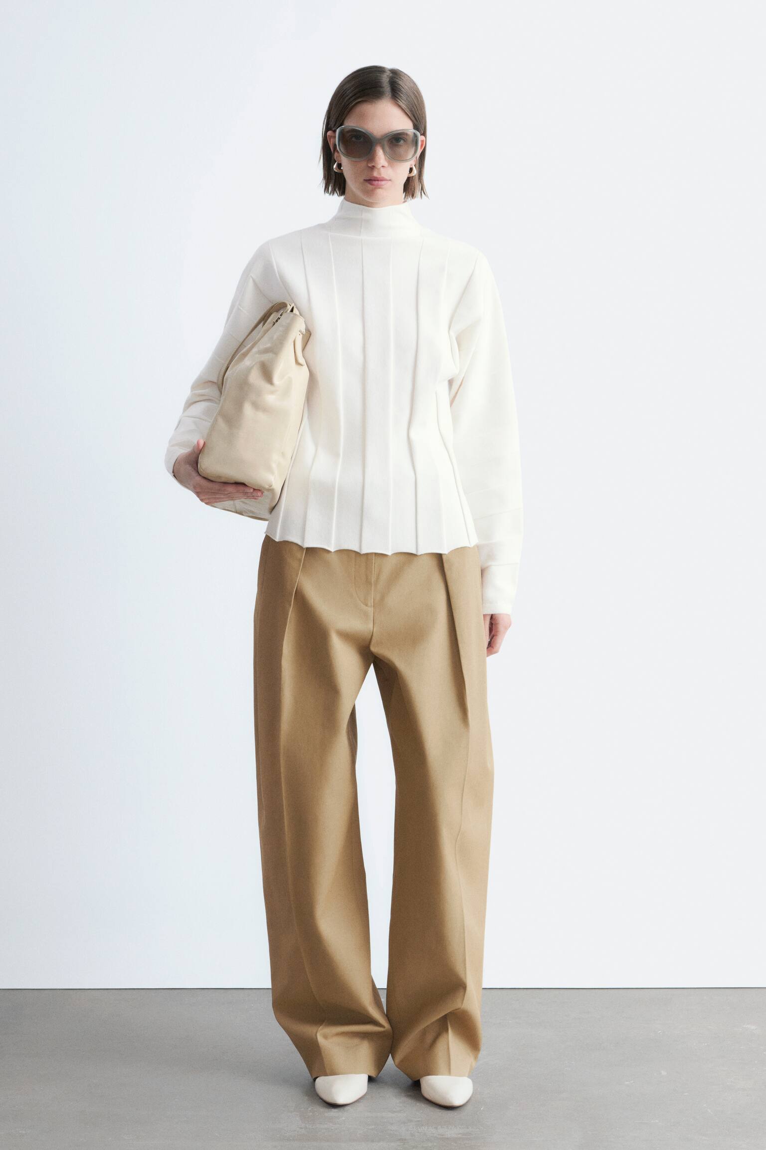 Maglia con collo a lupetto a coste - Bianco - 5