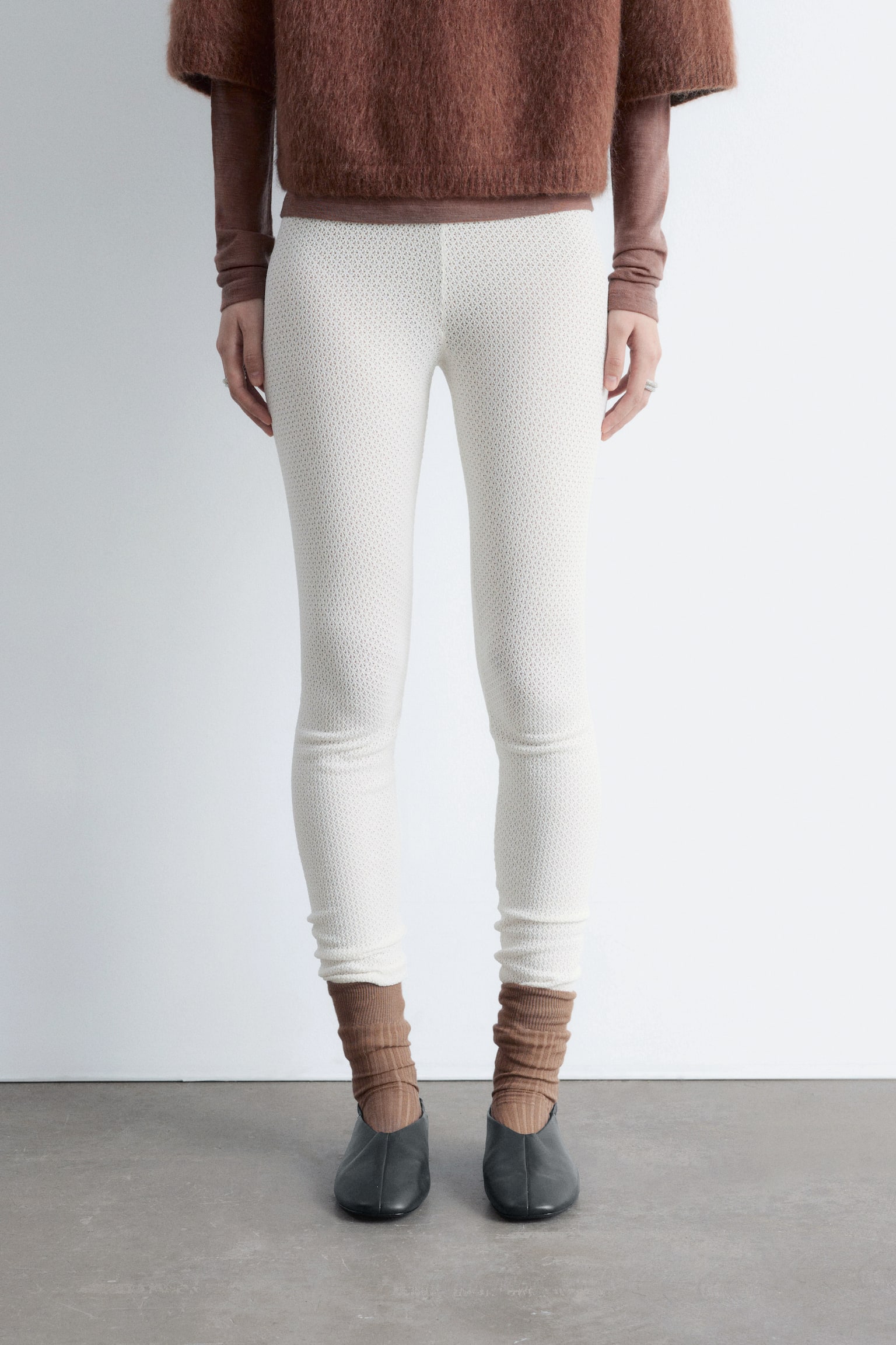 Pointellestickade leggings - Crèmevit - 7