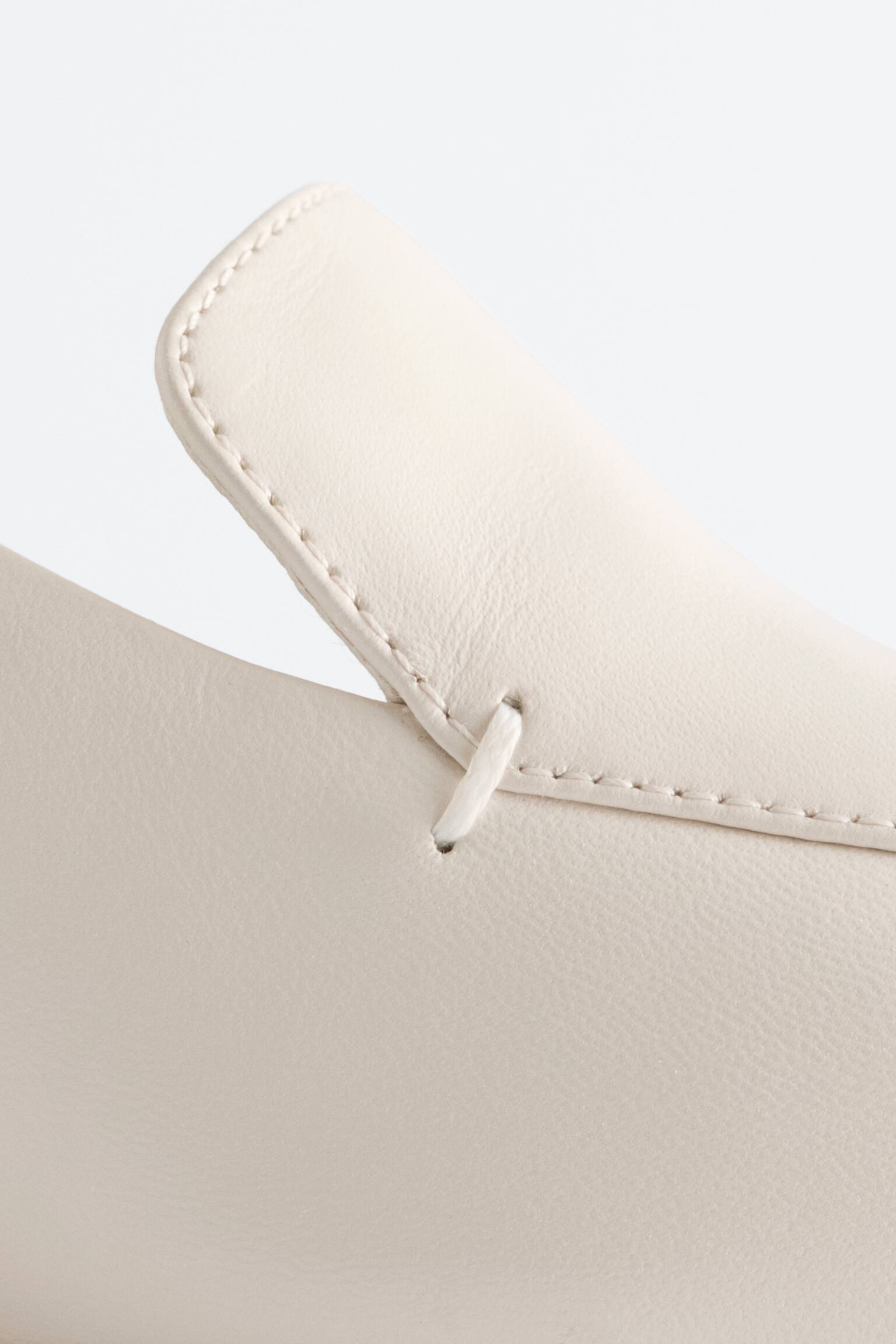 נעלי עקב מוקסין מעור - שמנת/שחור - 6