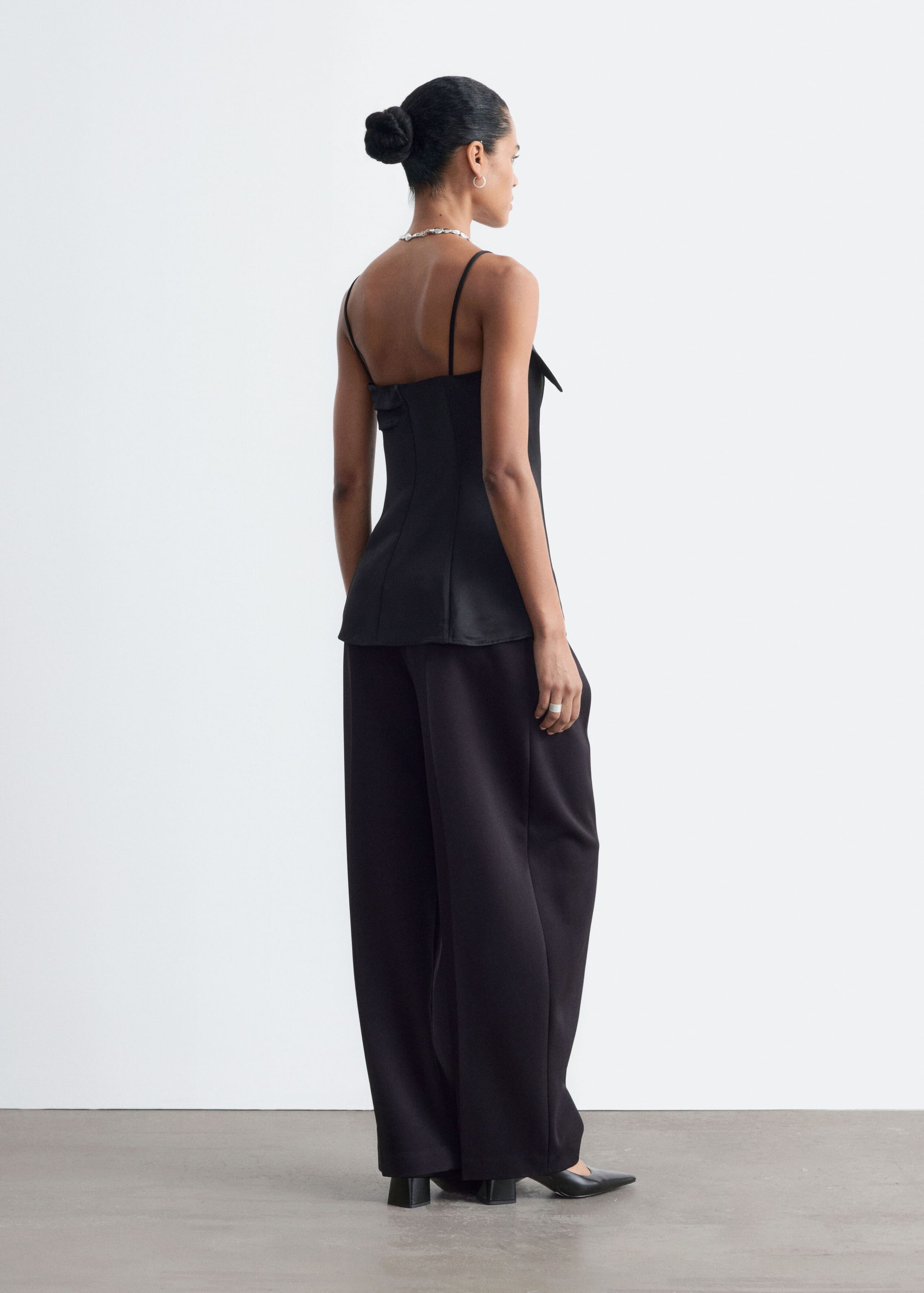 Korsagen-Trägertop - Schwarz - Lookbook