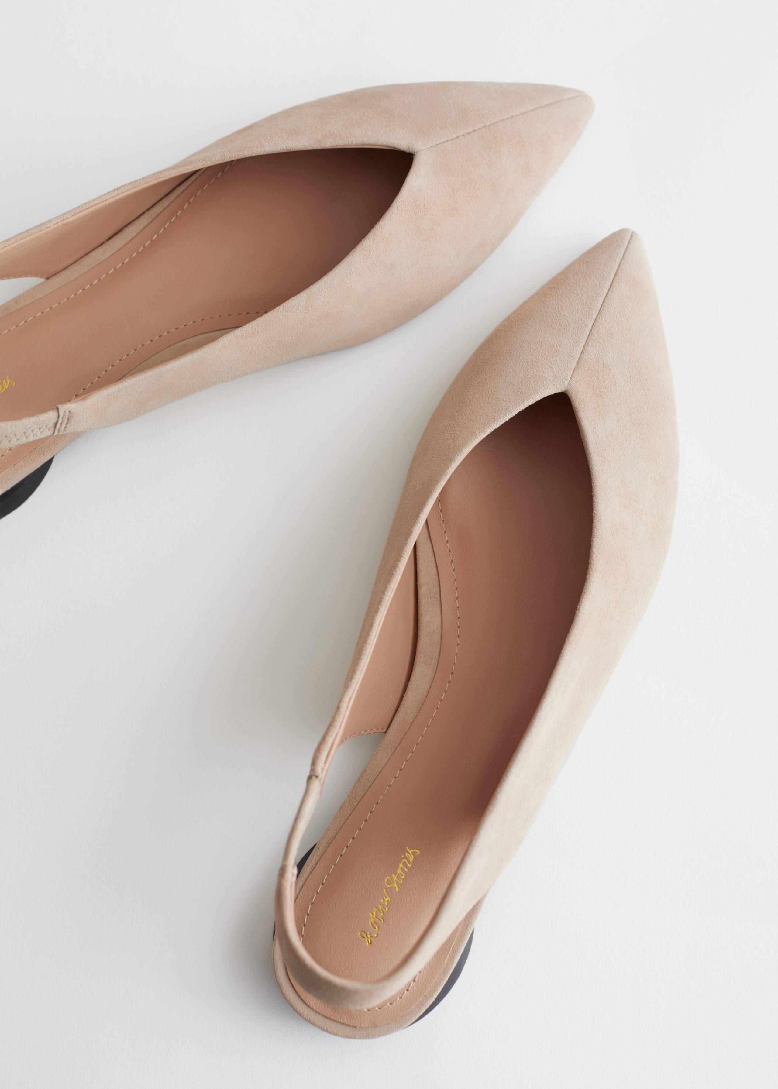Pointed Leather Ballerina Flats - {{variantName}} - Descrizione dettagliata