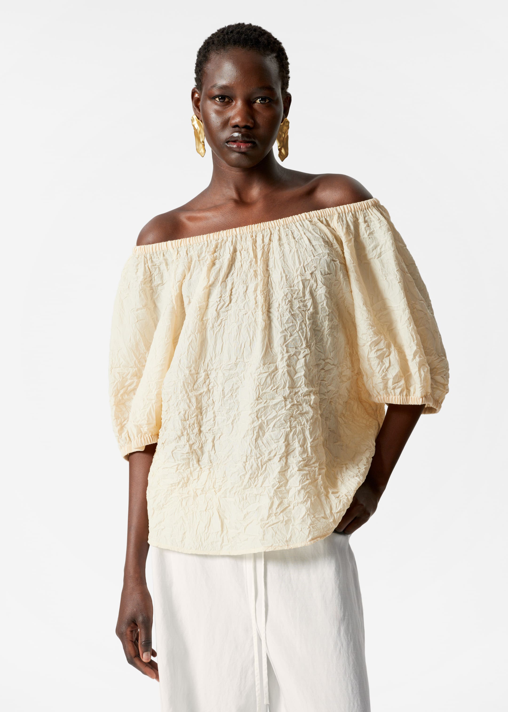 Se større billede: Textured Short-Sleeve Blouse - Beige - DAME | H&M DK 1
