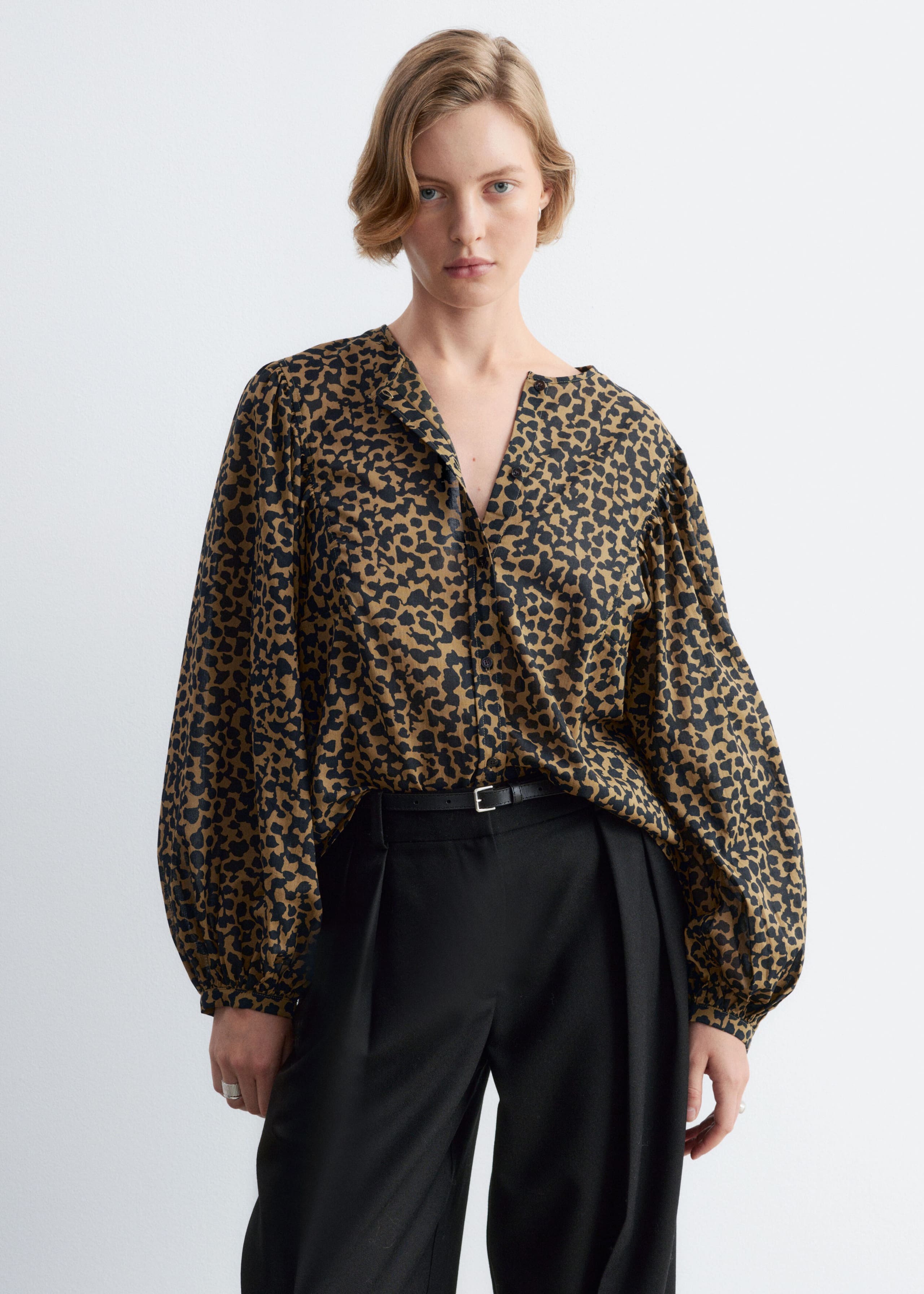 Blusa in cotone con arricciature - Oliva/Motivo stampato - Lookbook