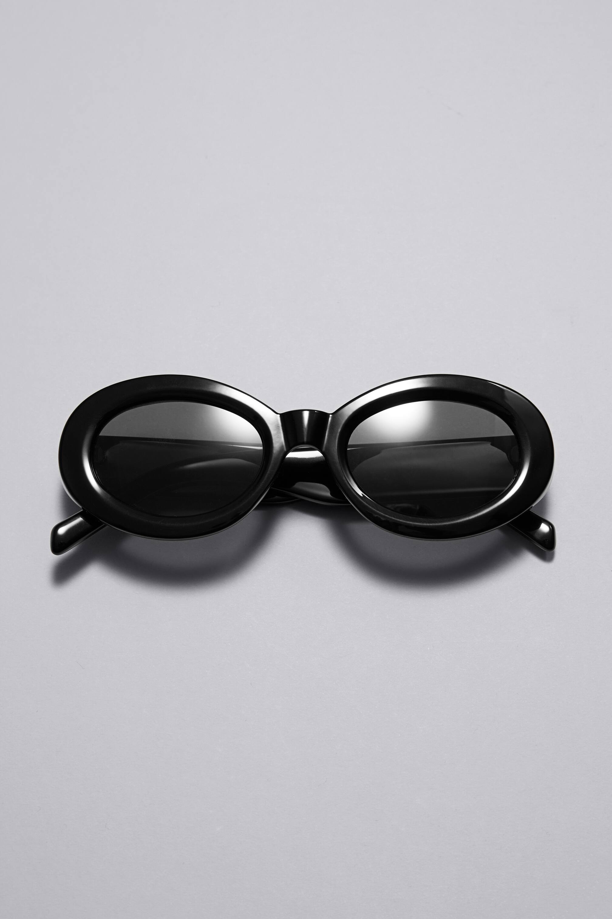 View larger image: Oval Frame Sunglasses - Black - Ladies | H&M GB 1