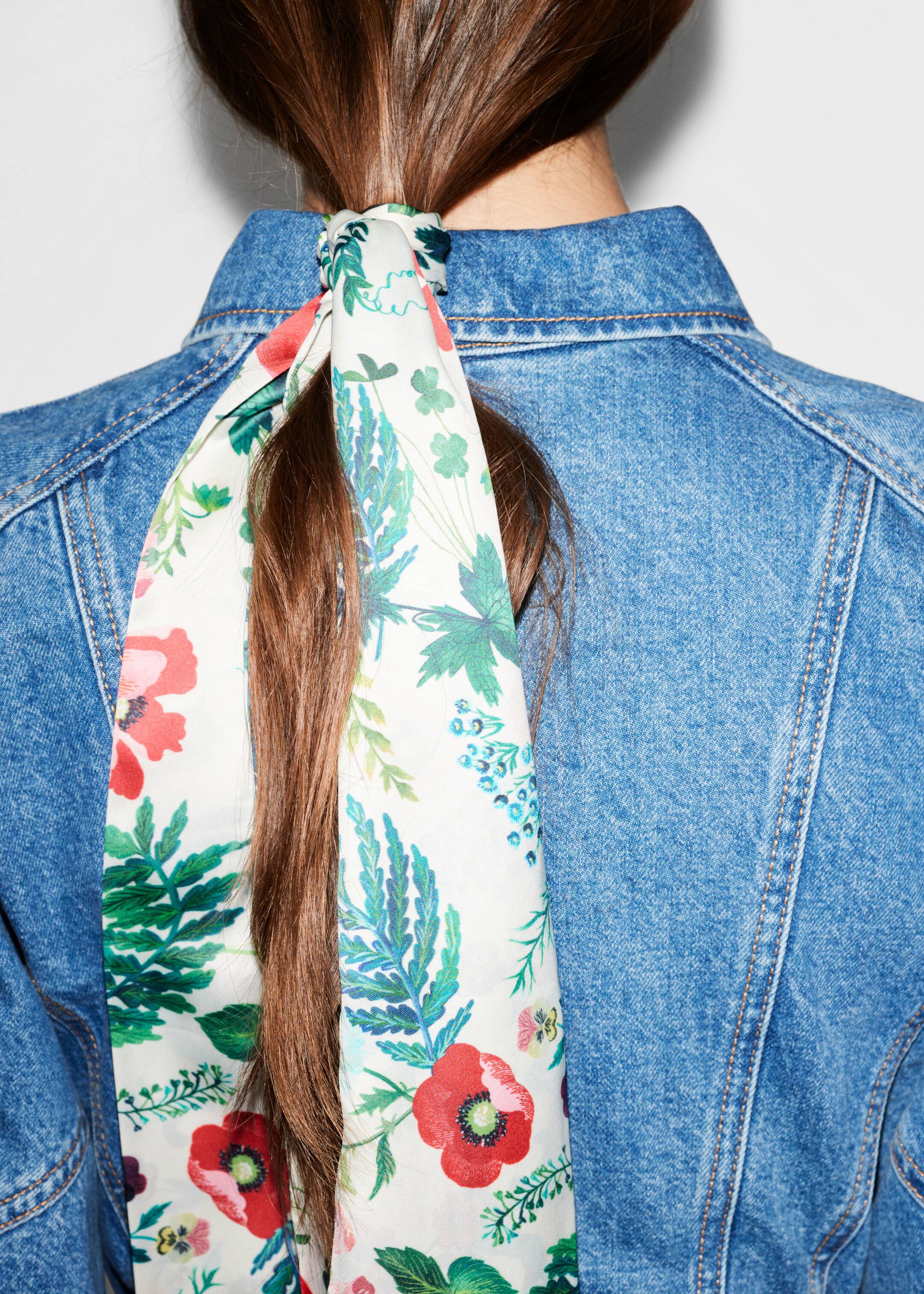 Zobraziť väčší obrázok: Úzka šatka s kvetinovou potlačou - Červené kvety - ŽENY | H&M SK 1